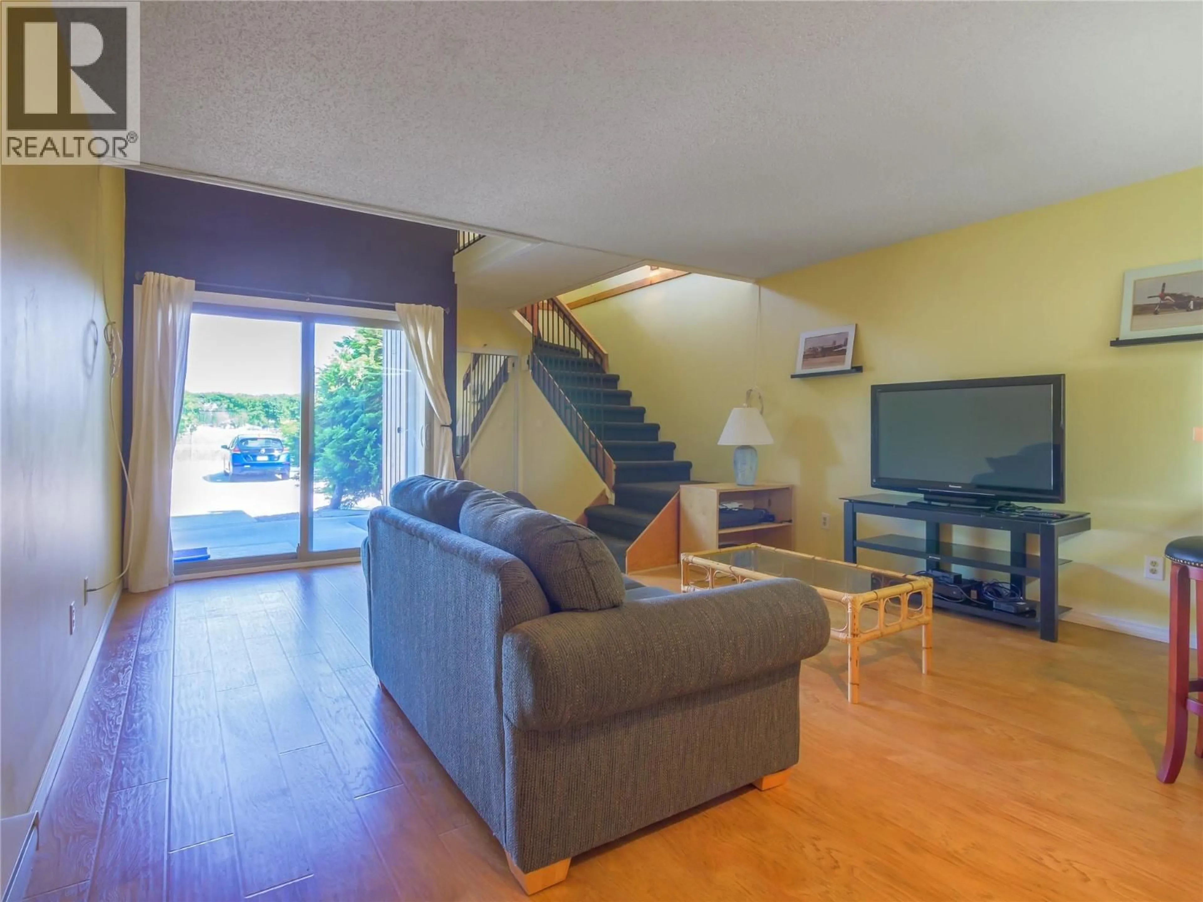 Living room with furniture, unknown for 412 - 3140 WILSON STREET, Penticton British Columbia V2A3T7