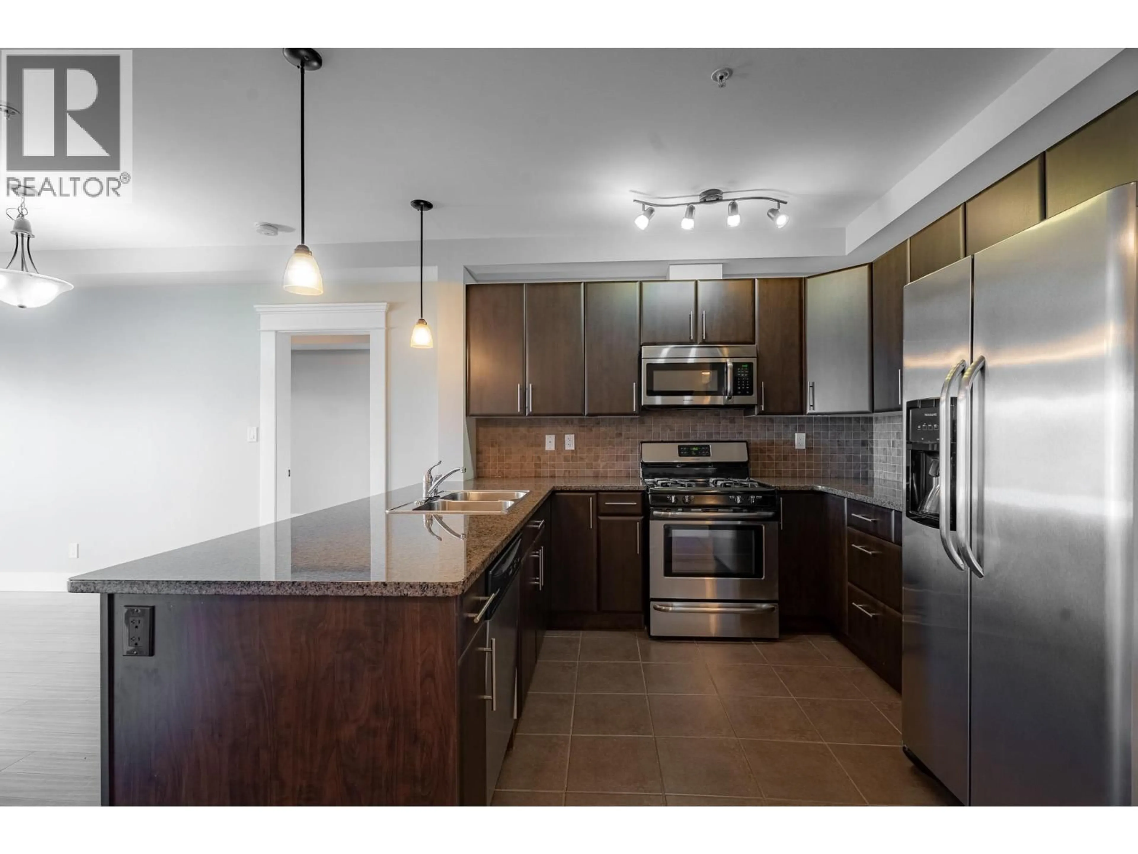 Standard kitchen, unknown for 504 - 975 VICTORIA W STREET, Kamloops British Columbia V2C0C2