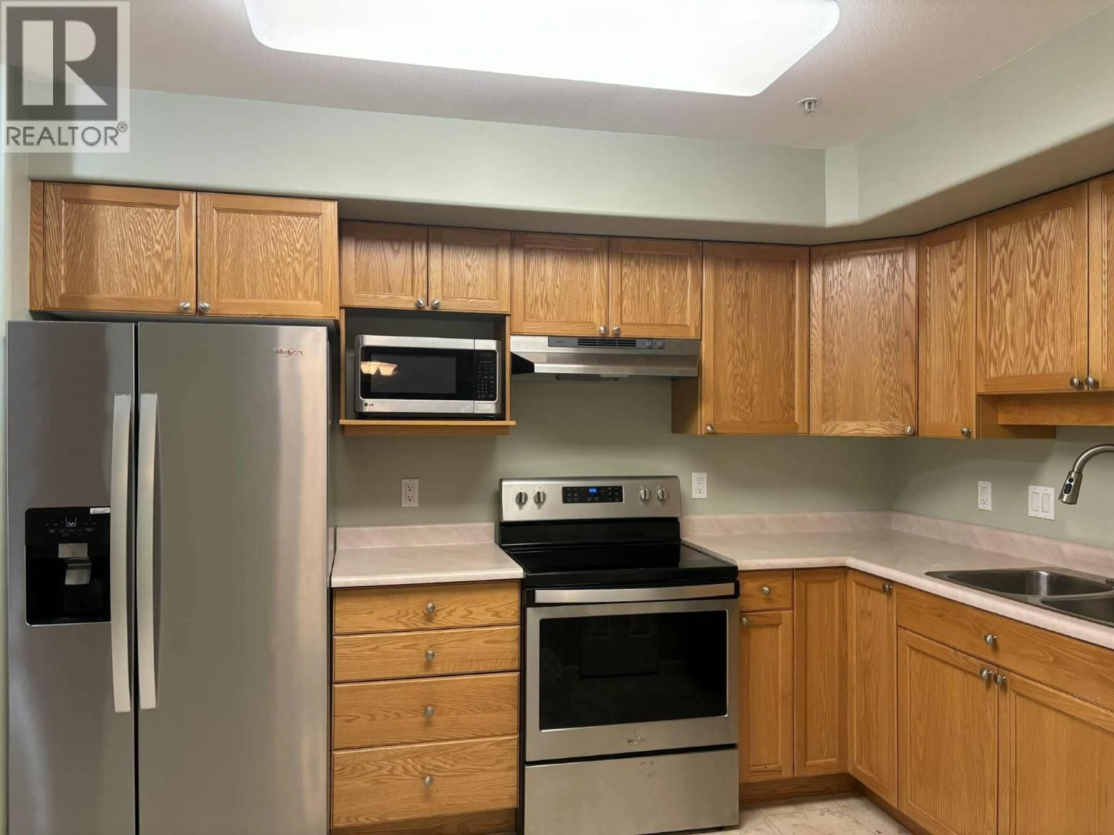 Standard kitchen, unknown for 204 - 860 NICOLANI DRIVE, Kamloops British Columbia V2B5B3