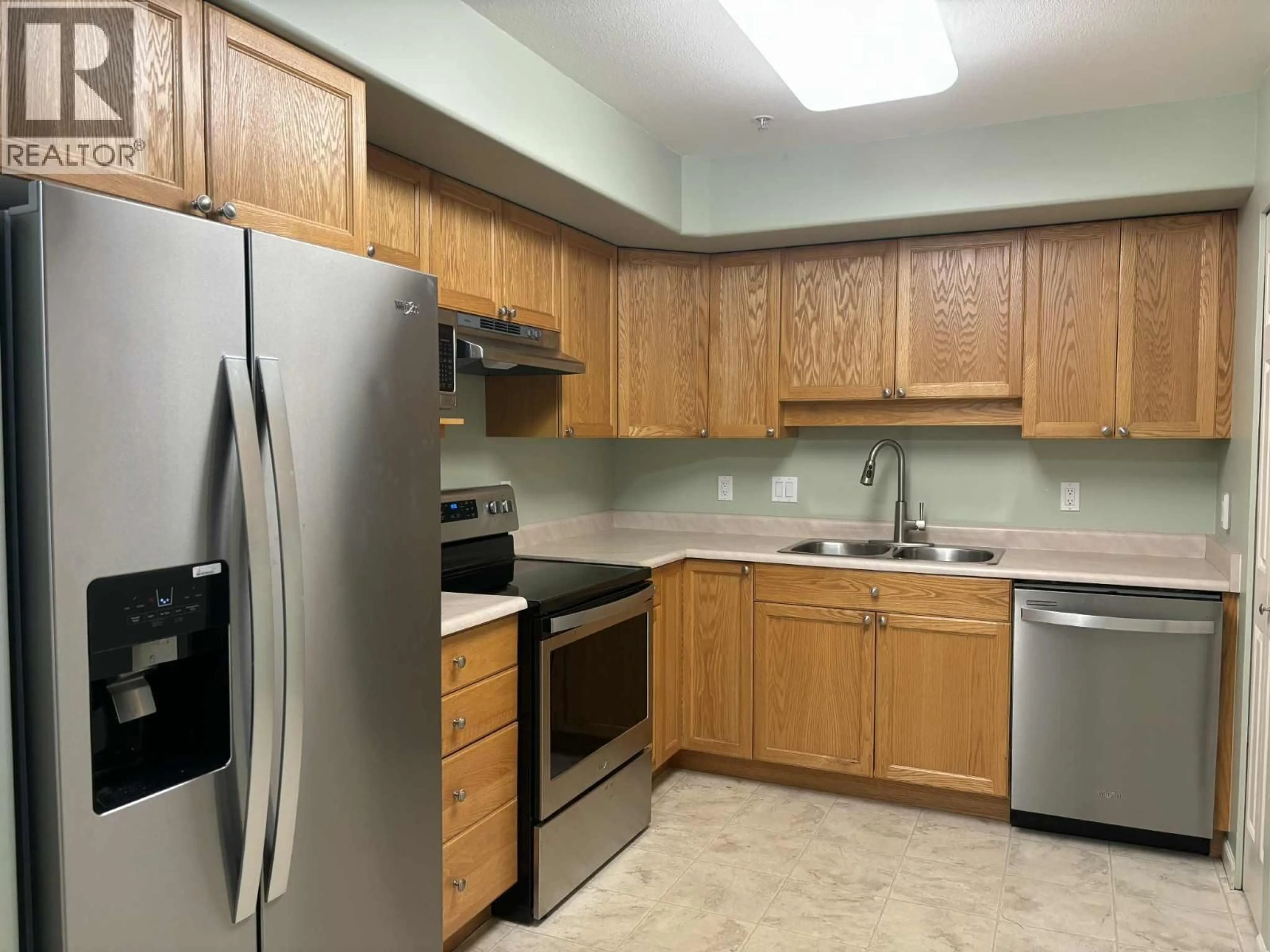 Standard kitchen, unknown for 204 - 860 NICOLANI DRIVE, Kamloops British Columbia V2B5B3