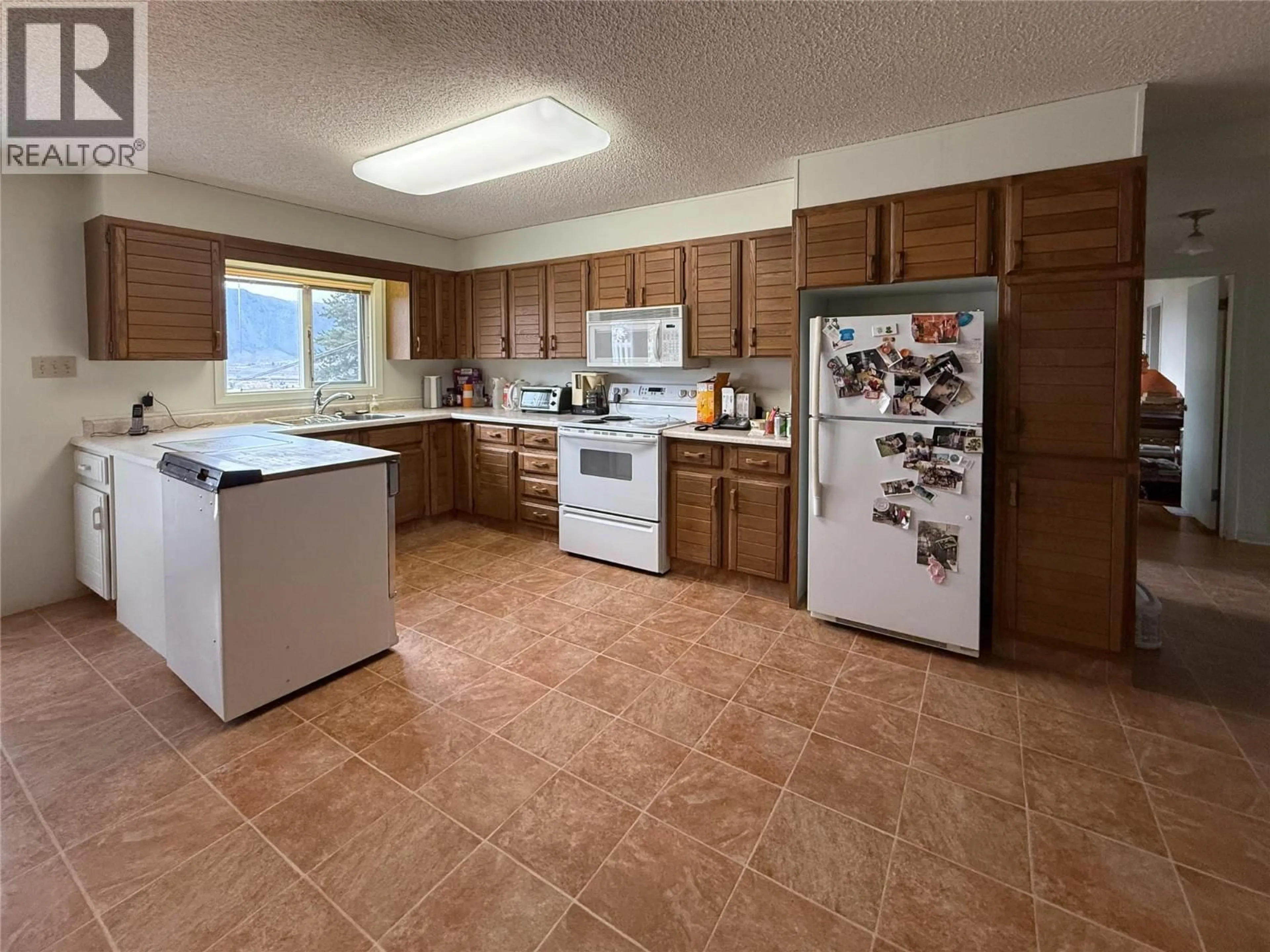 Standard kitchen, ceramic/tile floor for 624 COWAN STREET, Kamloops British Columbia V2C3G4