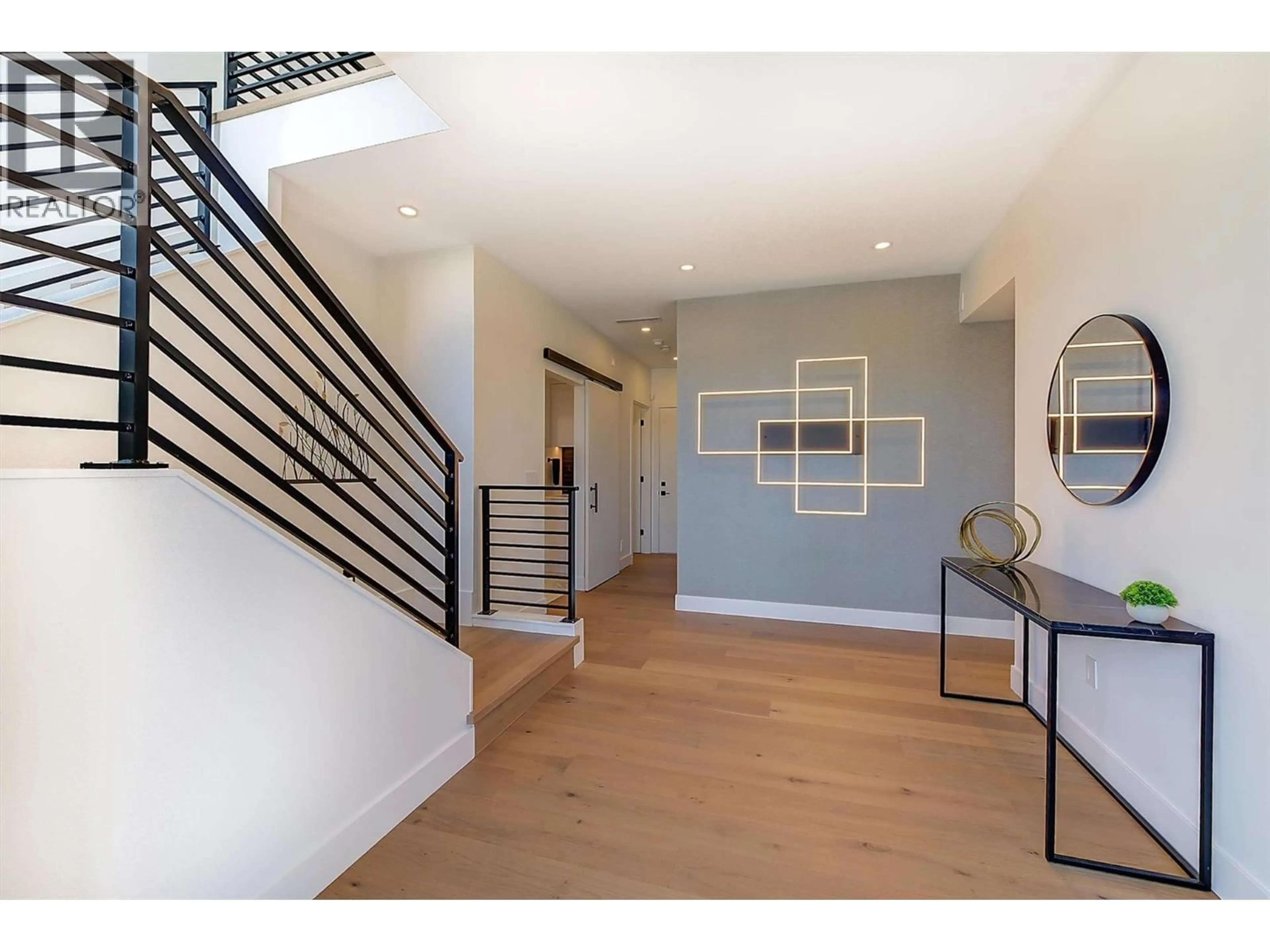 Indoor entryway for 3342 VINEYARD VIEW DRIVE, West Kelowna British Columbia V4T3B4