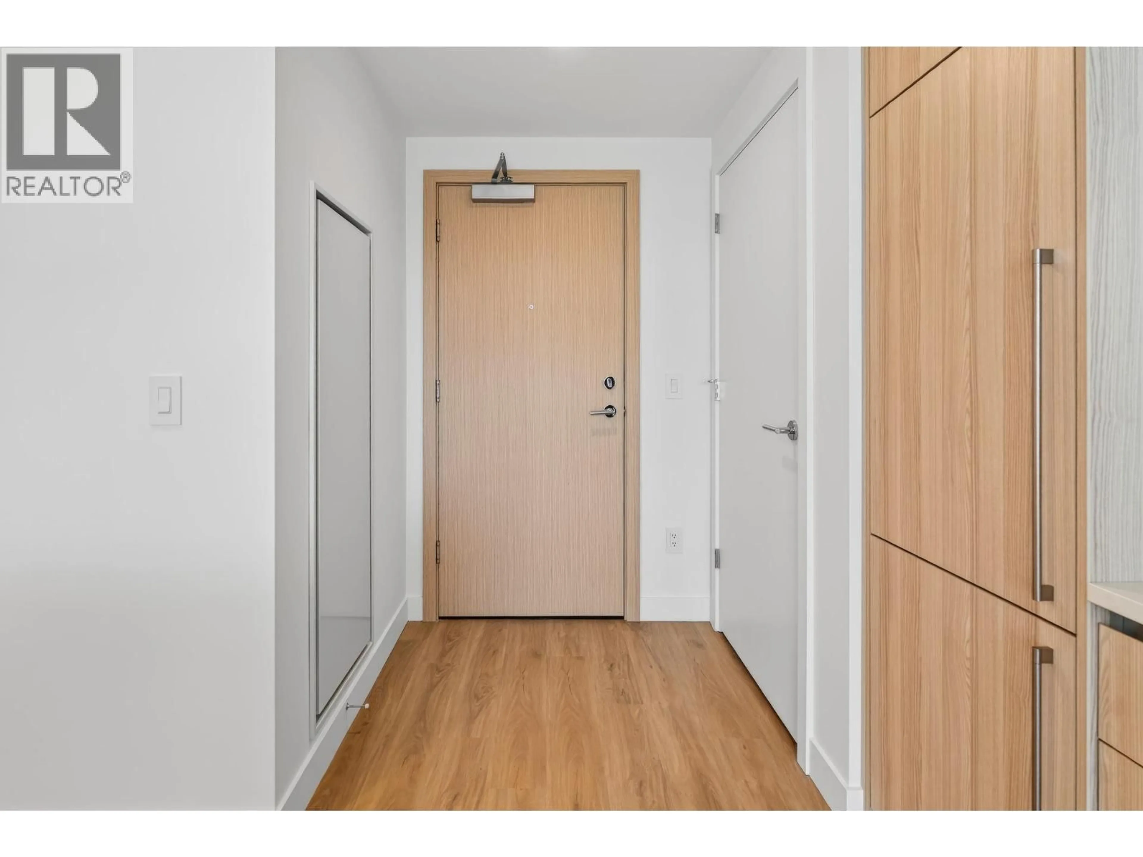 Indoor entryway for 1505 - 238 LEON AVENUE, Kelowna British Columbia V1Y6H9