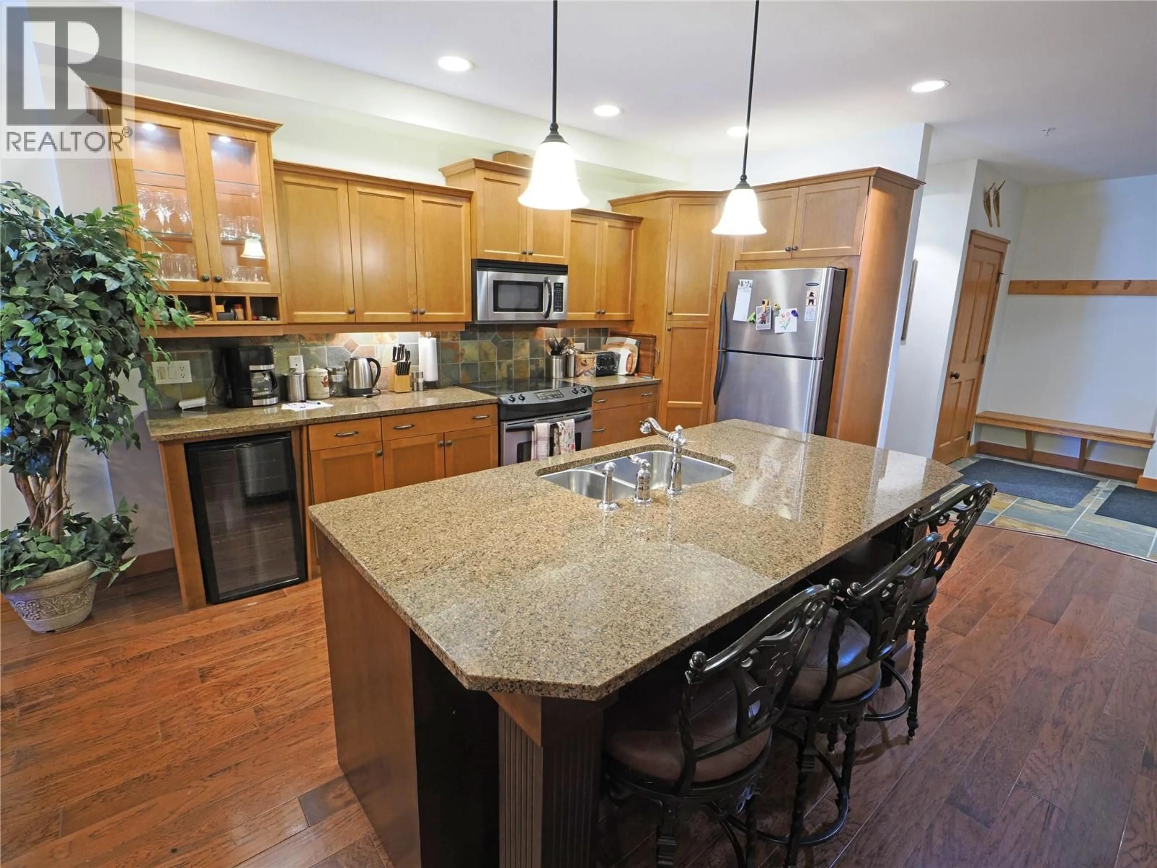 Open concept kitchen, ceramic/tile floor for 204 - 5050 SNOWBIRD WAY, Big White British Columbia V1P1T4