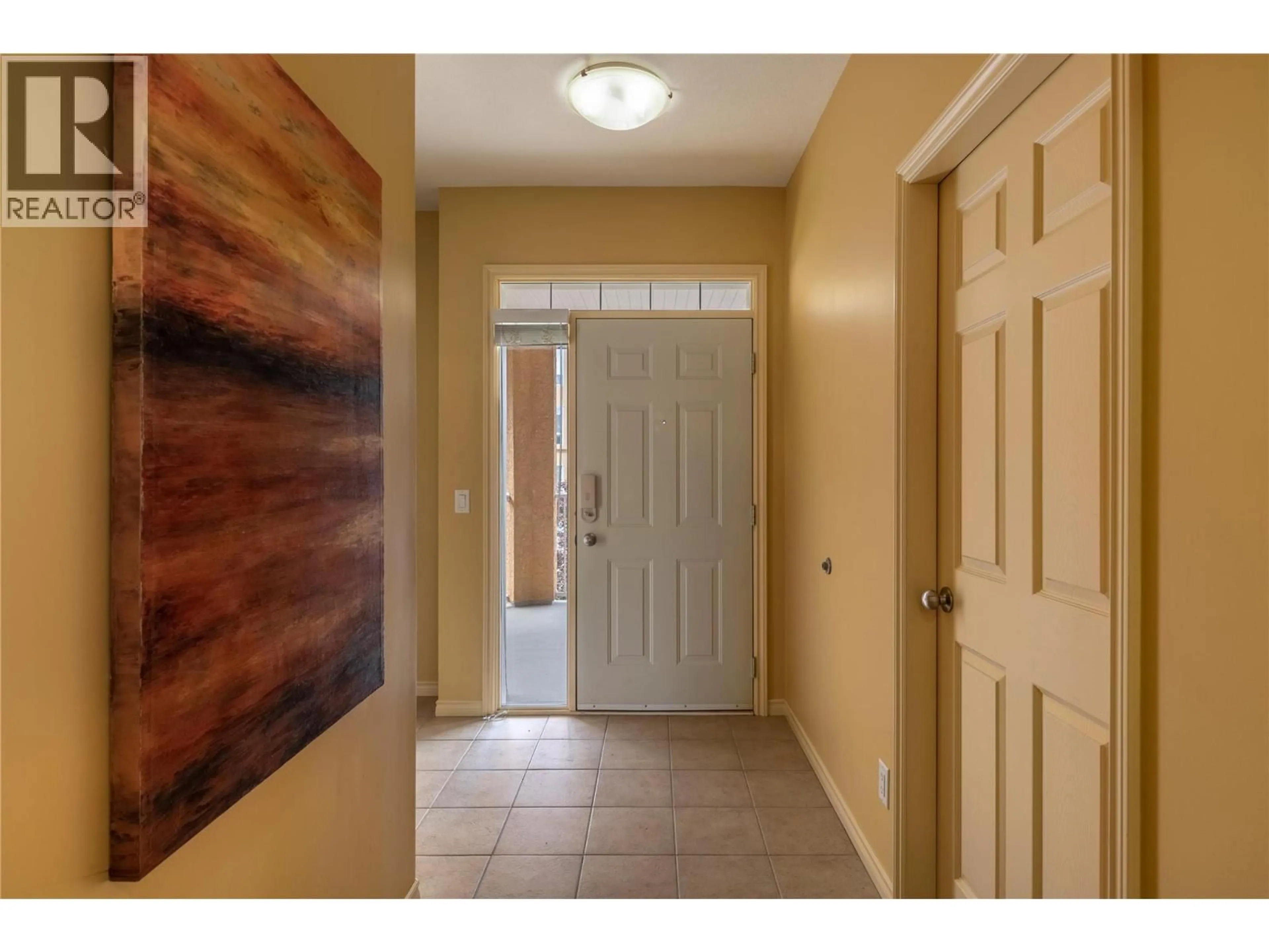 Indoor entryway for 305 - 3570 WOODSDALE ROAD, Lake Country British Columbia V4V1Y9