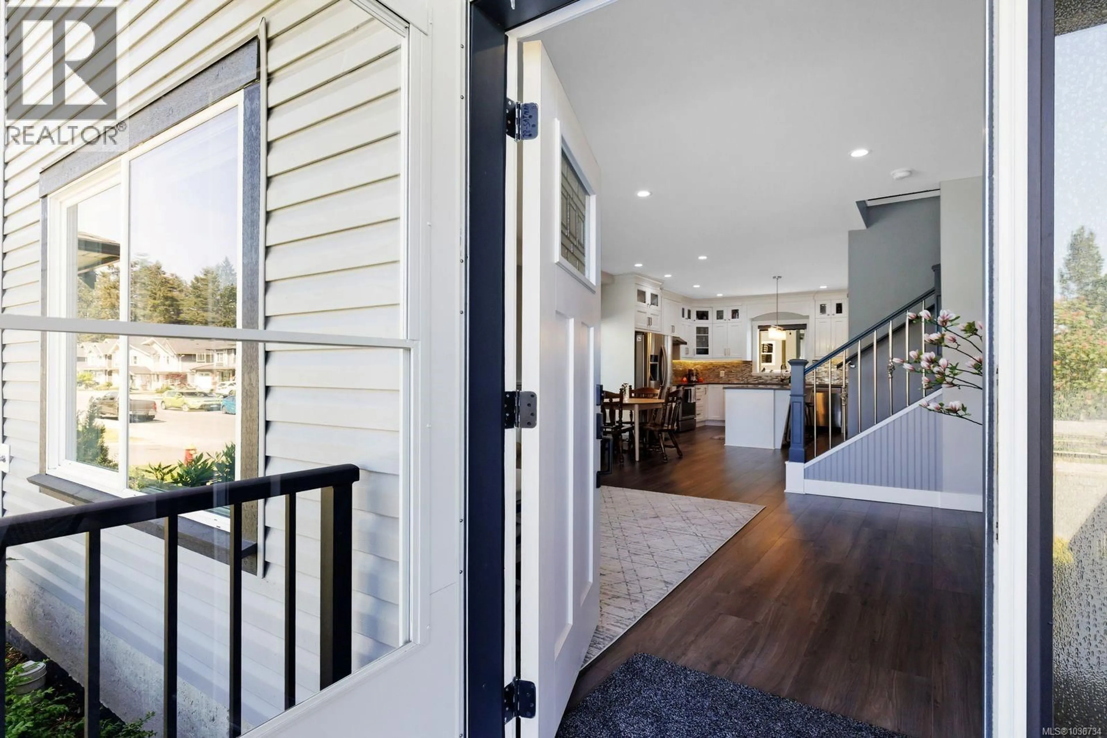 Indoor entryway for 391 CAMBIE ROAD, Nanaimo British Columbia V9R0G7