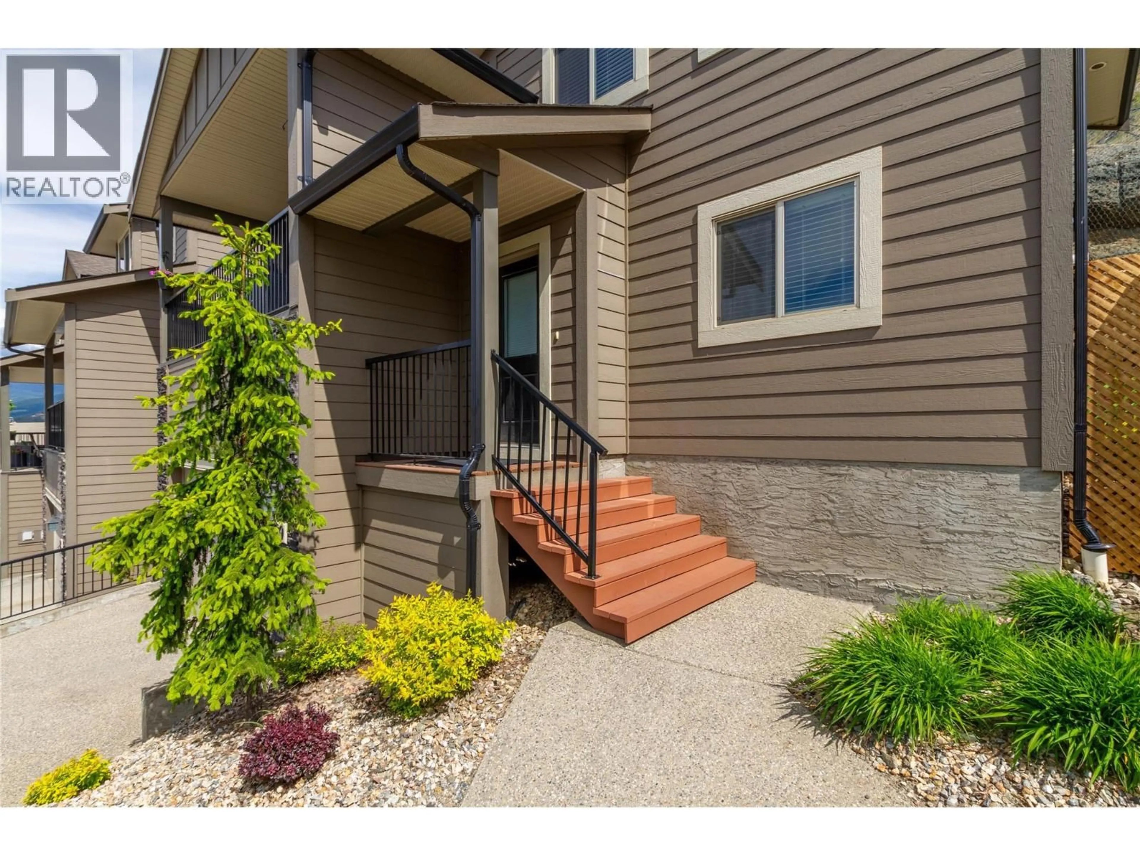Indoor entryway for 29 - 1040 MT.REVELSTOKE PLACE, Vernon British Columbia V1B4E3