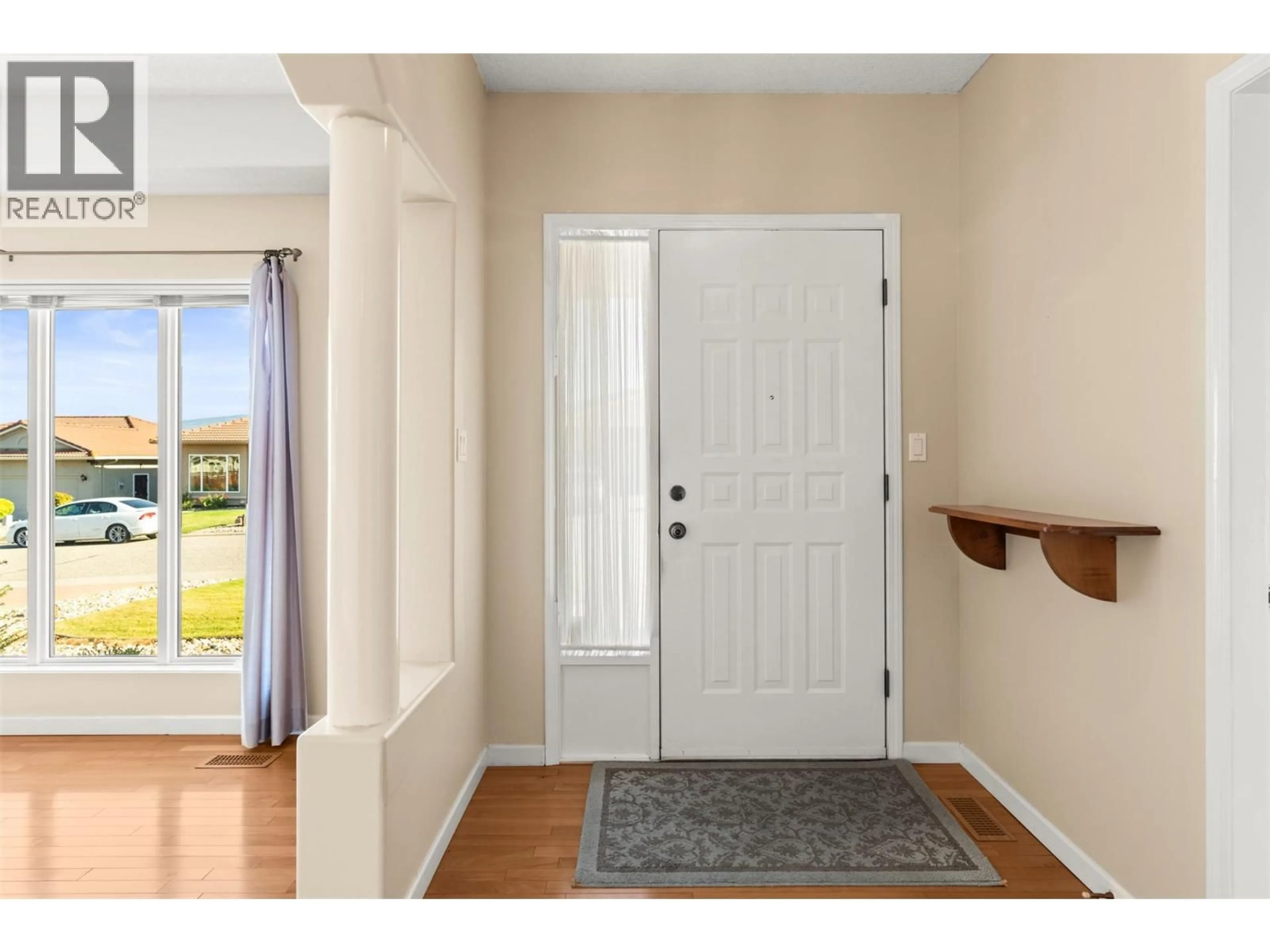 Indoor entryway for 240 COUNTRY ESTATE DRIVE, Vernon British Columbia V1B2V3