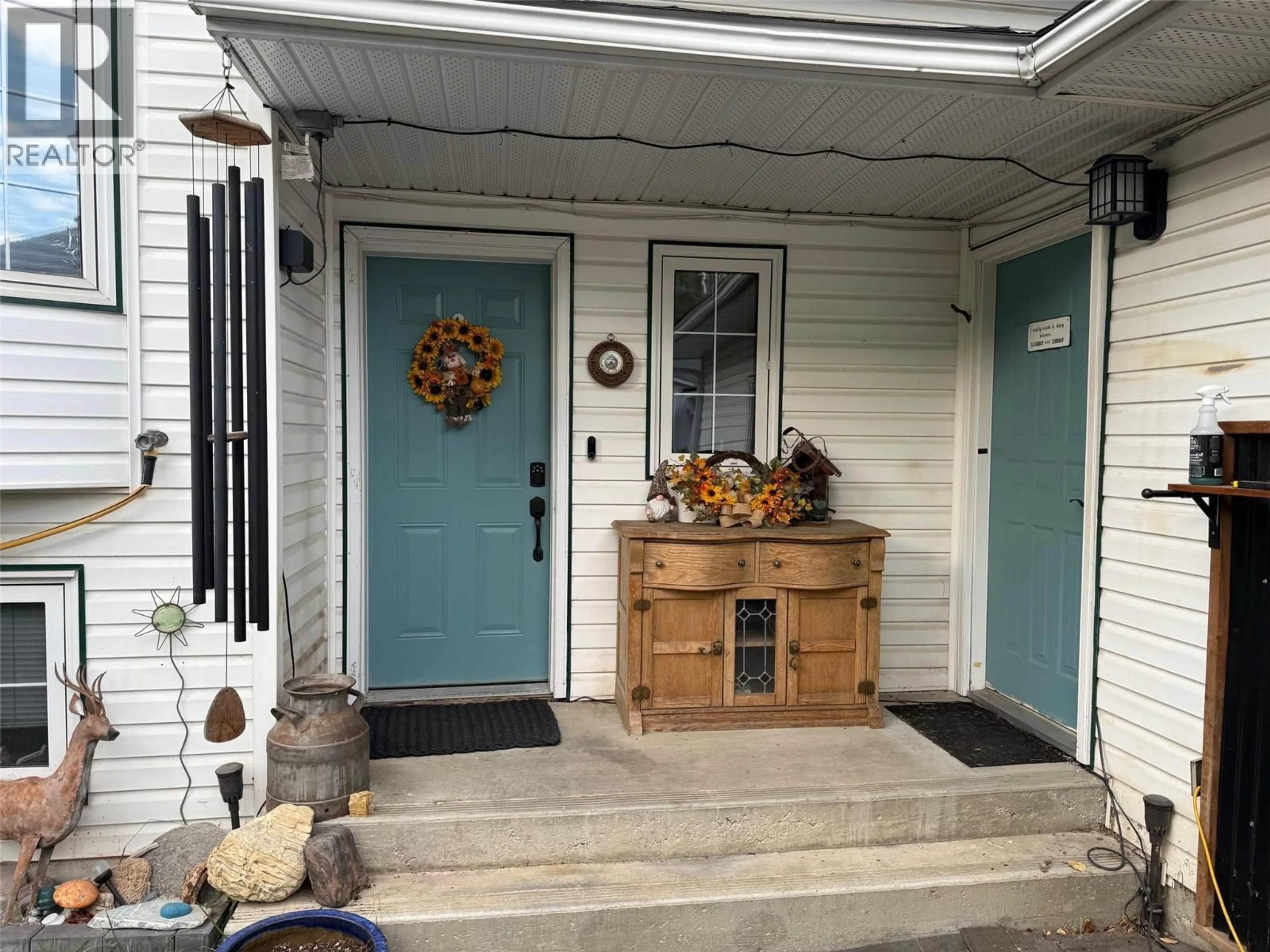 Indoor entryway for 517 12TH STREET SOUTH, Golden British Columbia V0A1H0