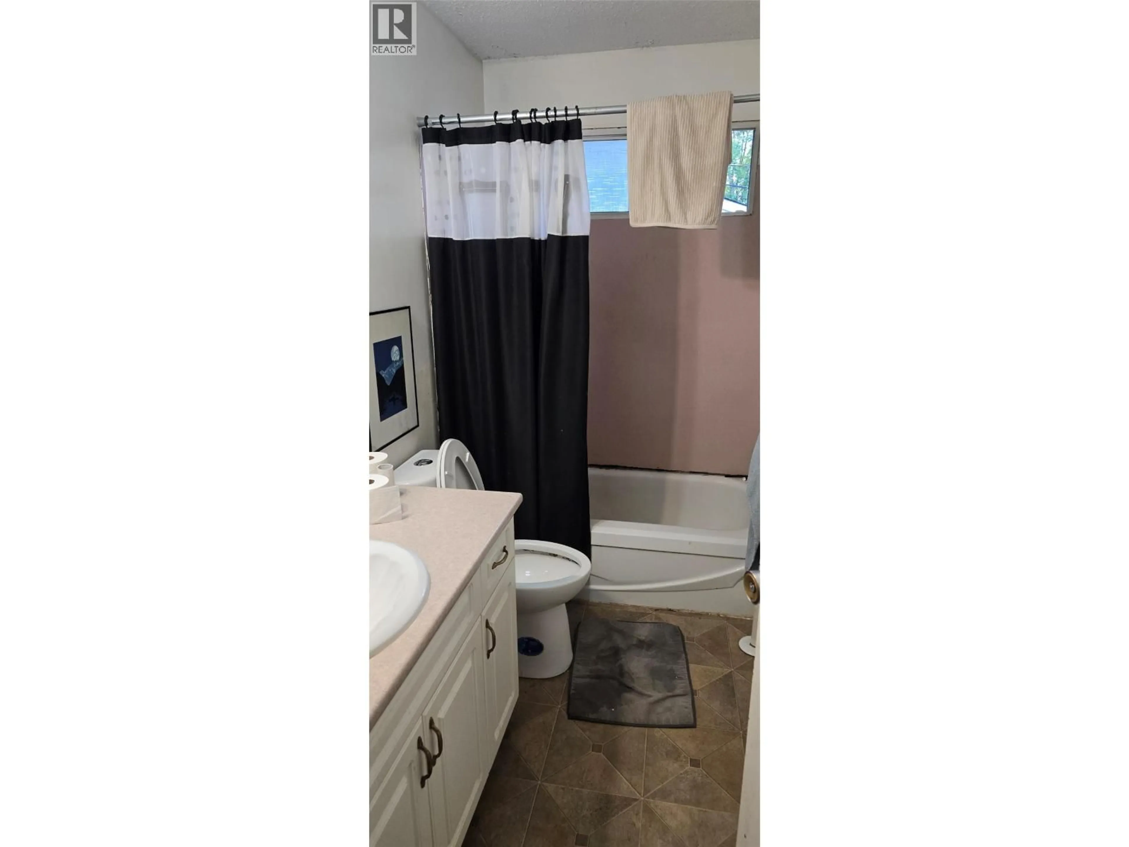 Standard bathroom, ceramic/tile floor for 524 AULIN AVENUE, Chase British Columbia V0E1M0