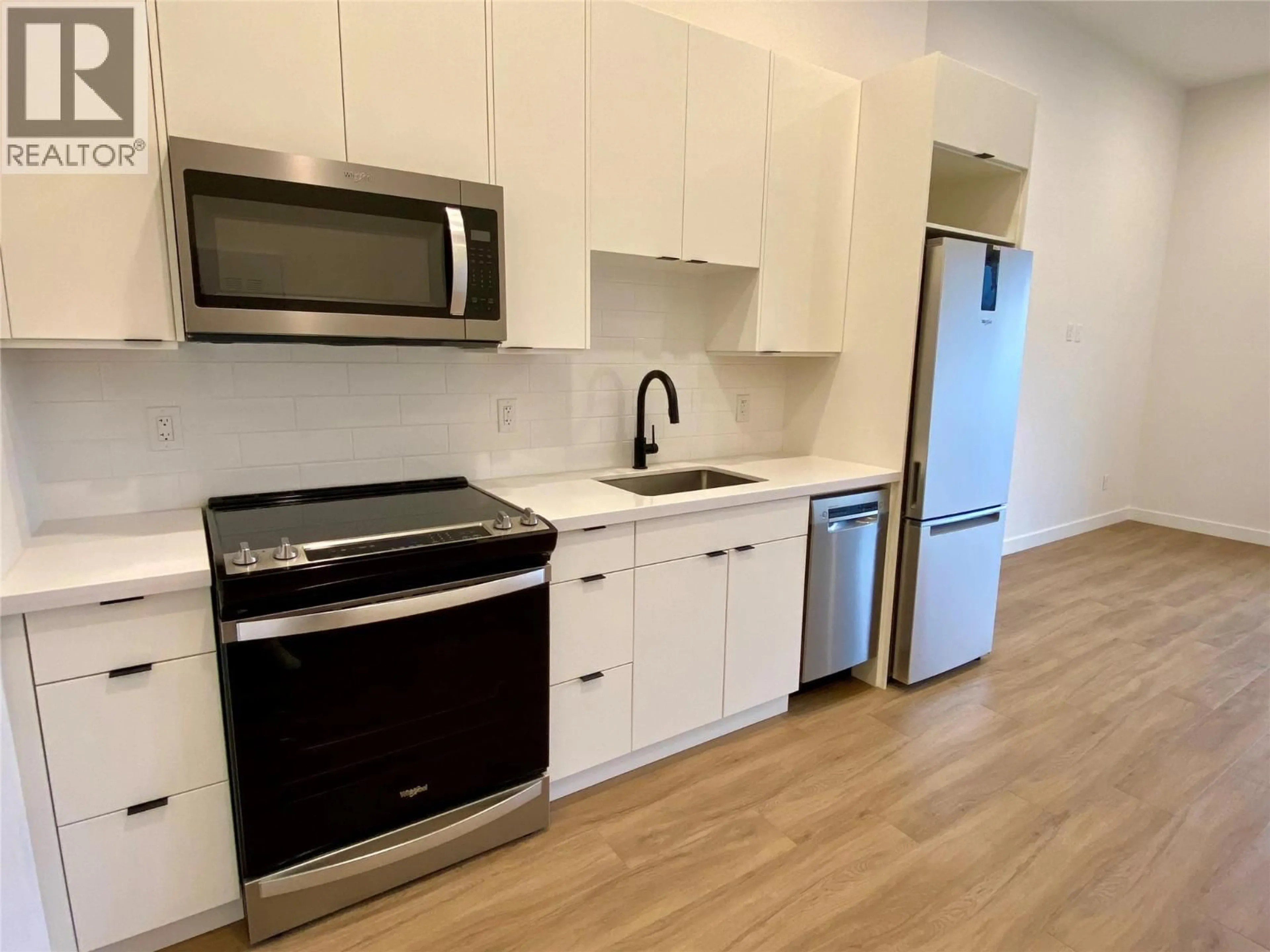 Standard kitchen, wood/laminate floor for 506 - 514 VICTORIA STREET, Nelson British Columbia V1L4K8