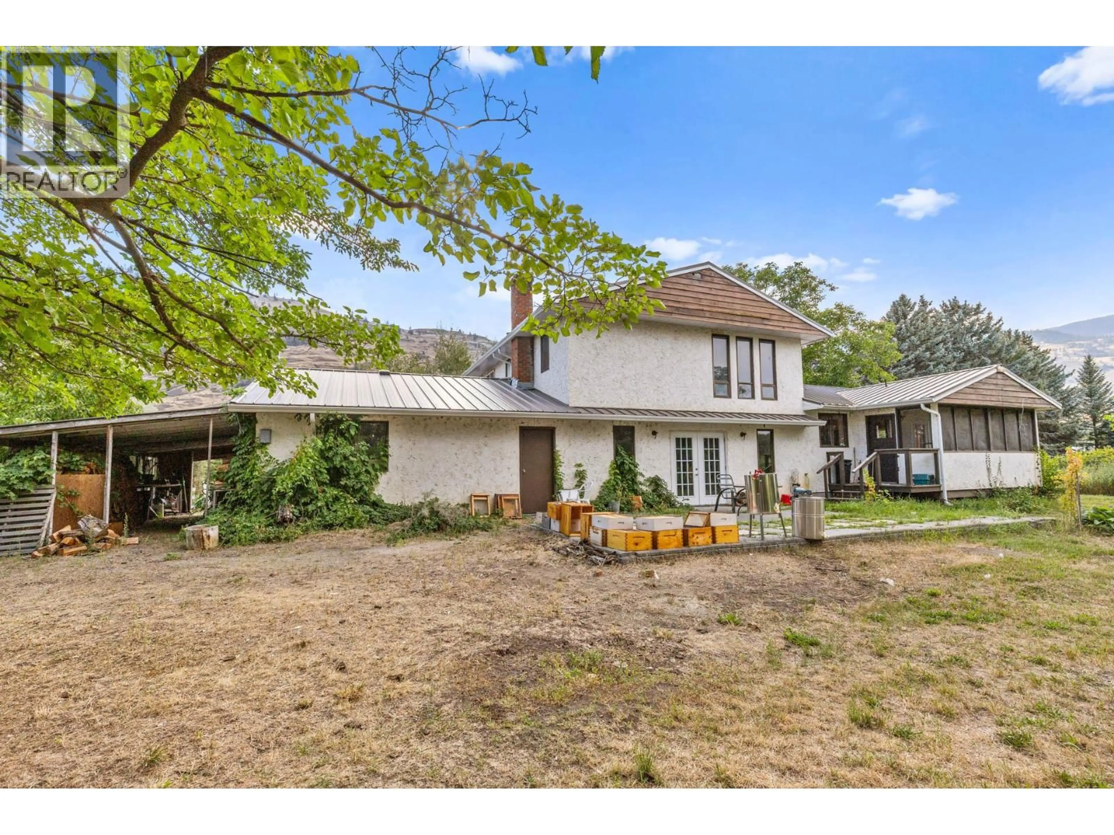 A pic from outside/outdoor area/front of a property/back of a property/a pic from drone, unknown for 294 ROAD 18 ROAD, Oliver British Columbia V0H1T1