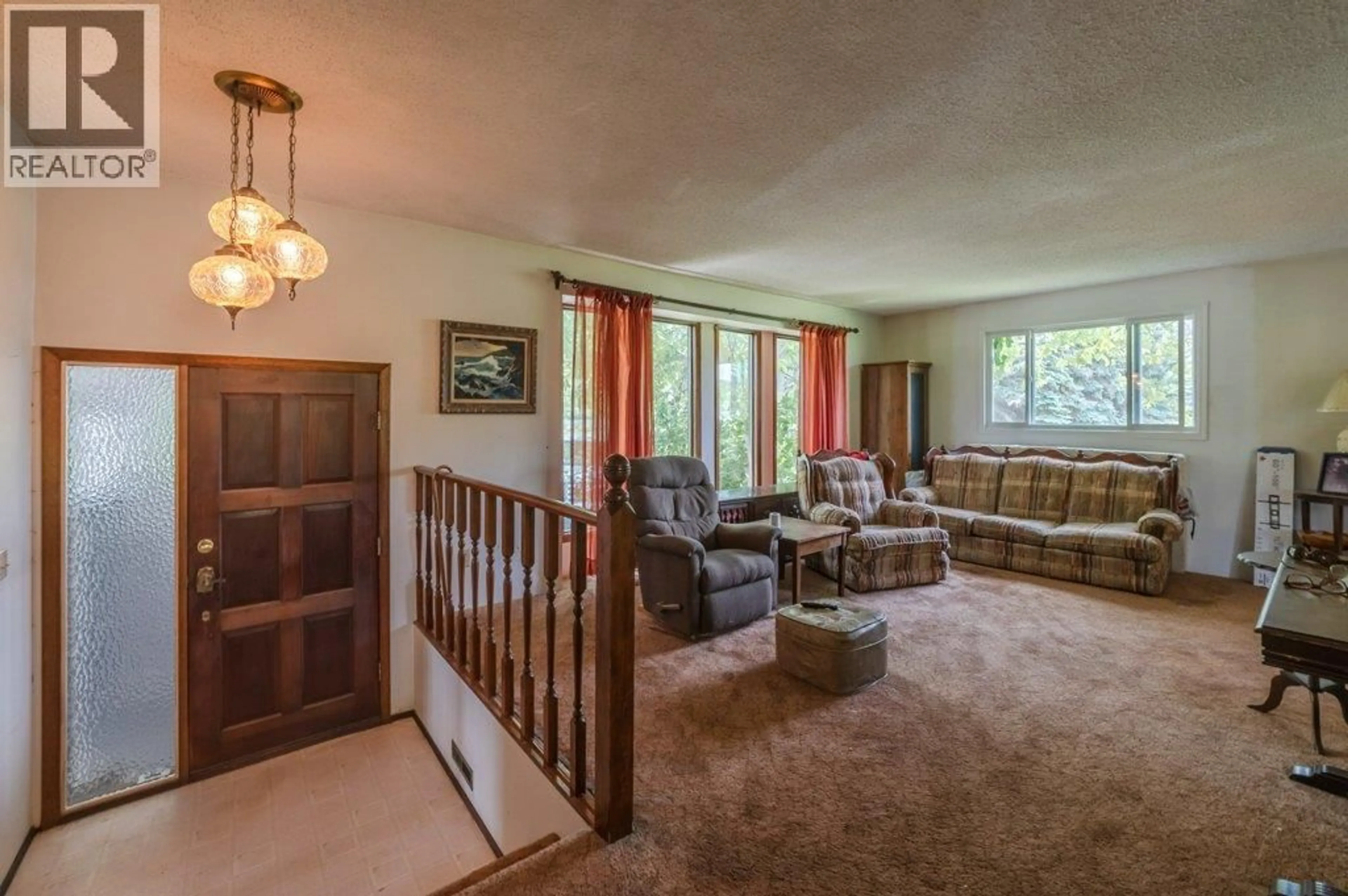 Living room with furniture, unknown for 294 ROAD 18 ROAD, Oliver British Columbia V0H1T1