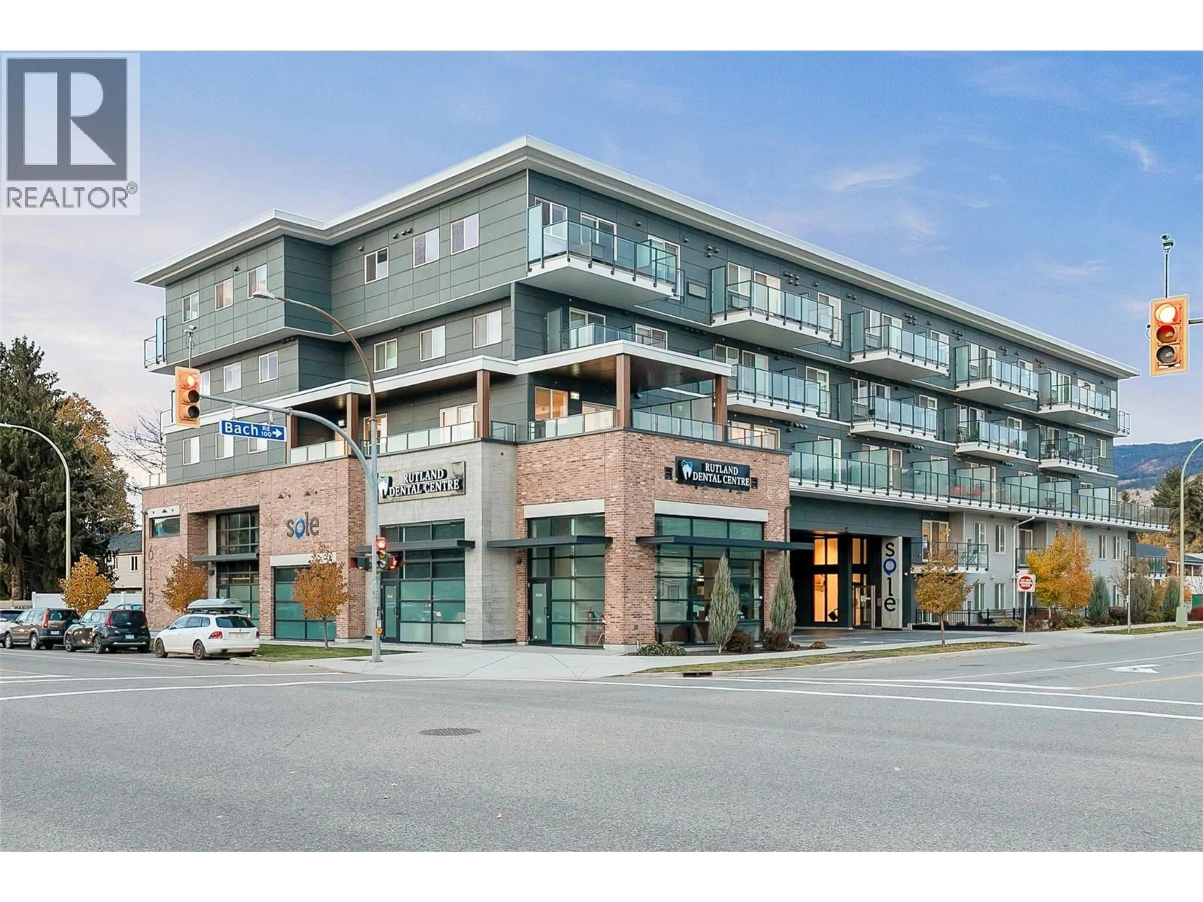 Indoor foyer for 505 - 615 RUTLAND ROAD NORTH, Kelowna British Columbia V1X5M5