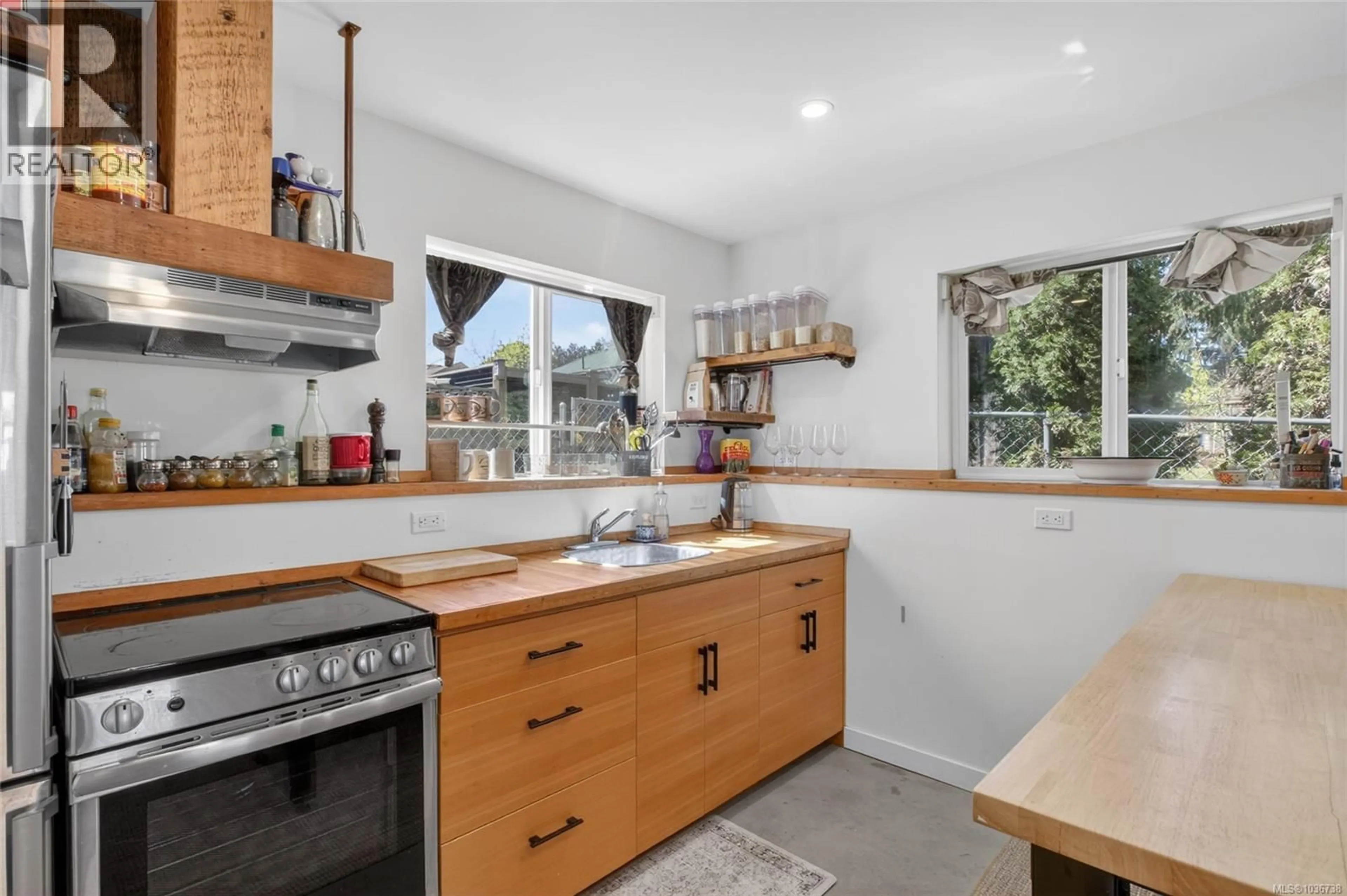 Standard kitchen, ceramic/tile floor for 2821 WINDERMERE AVENUE, Cumberland British Columbia V0R1S0