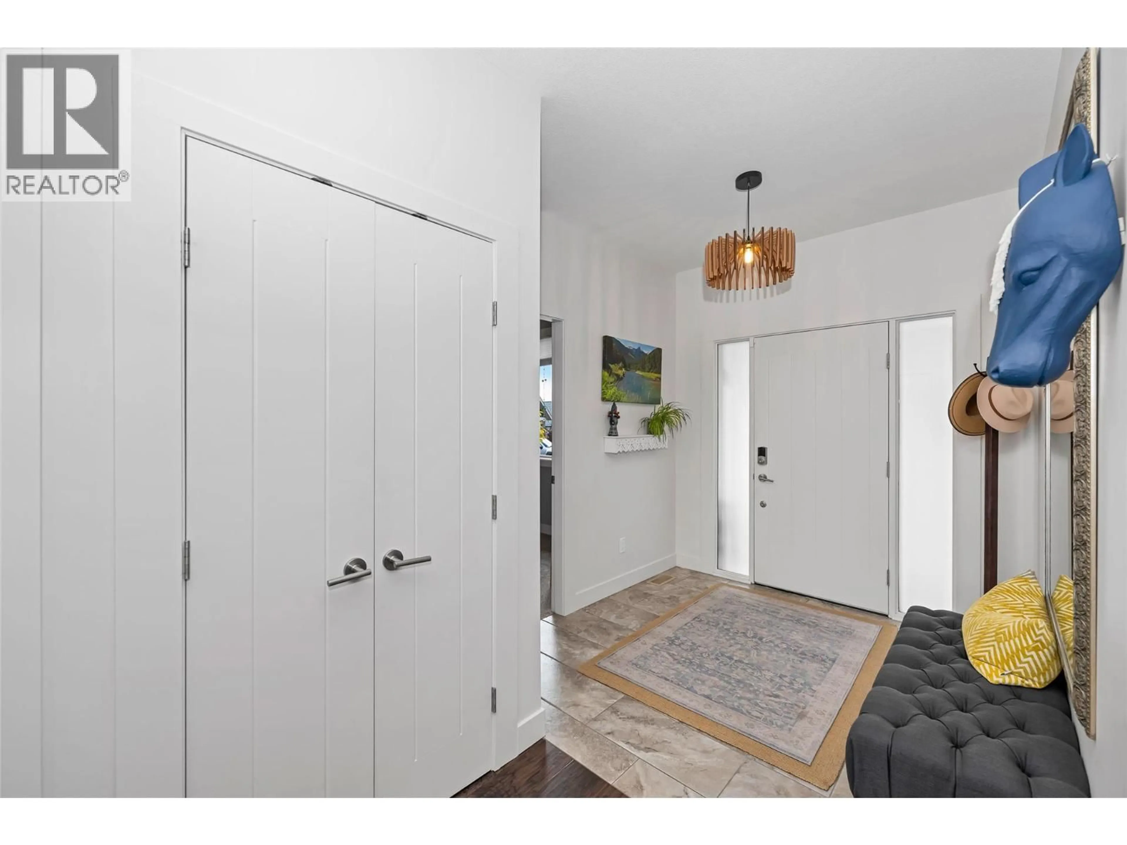 Indoor entryway for 221 KICKING HORSE PLACE, Vernon British Columbia V1B4E8