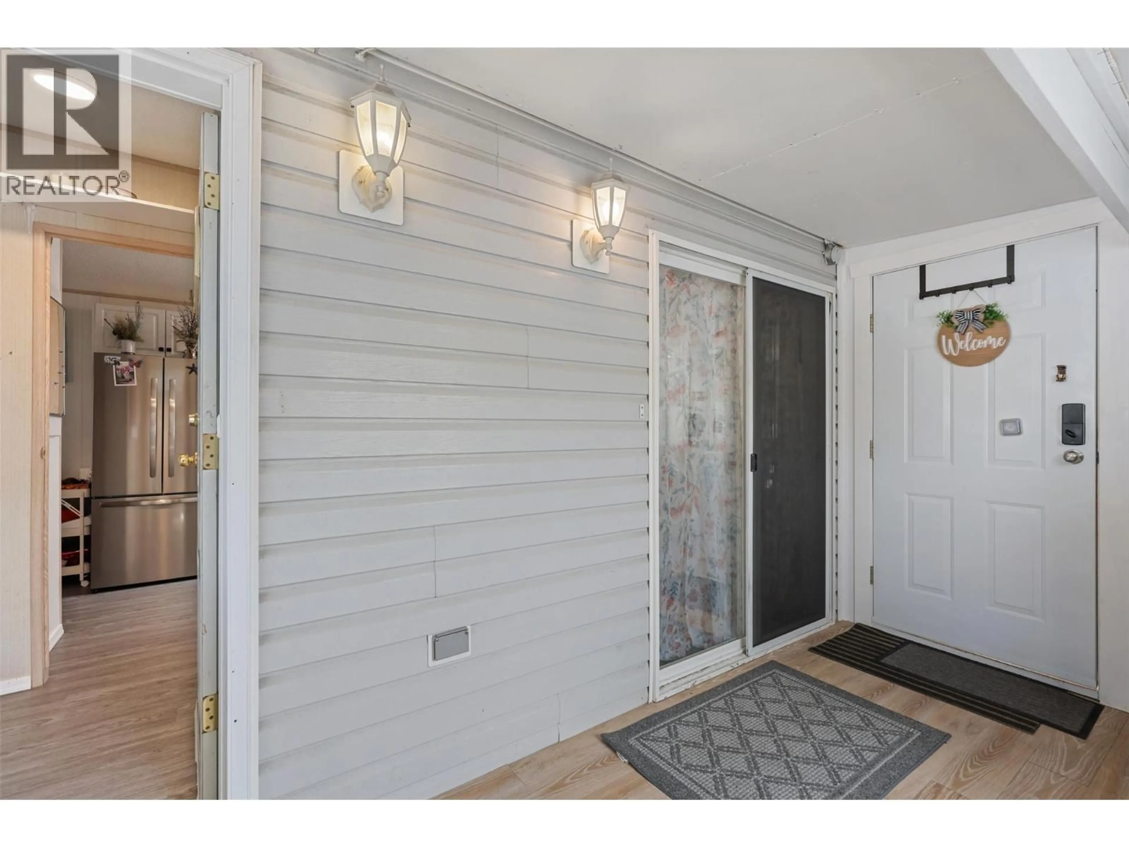 Indoor entryway for 141 - 1555 HOWE ROAD, Kamloops British Columbia V1S1Y4