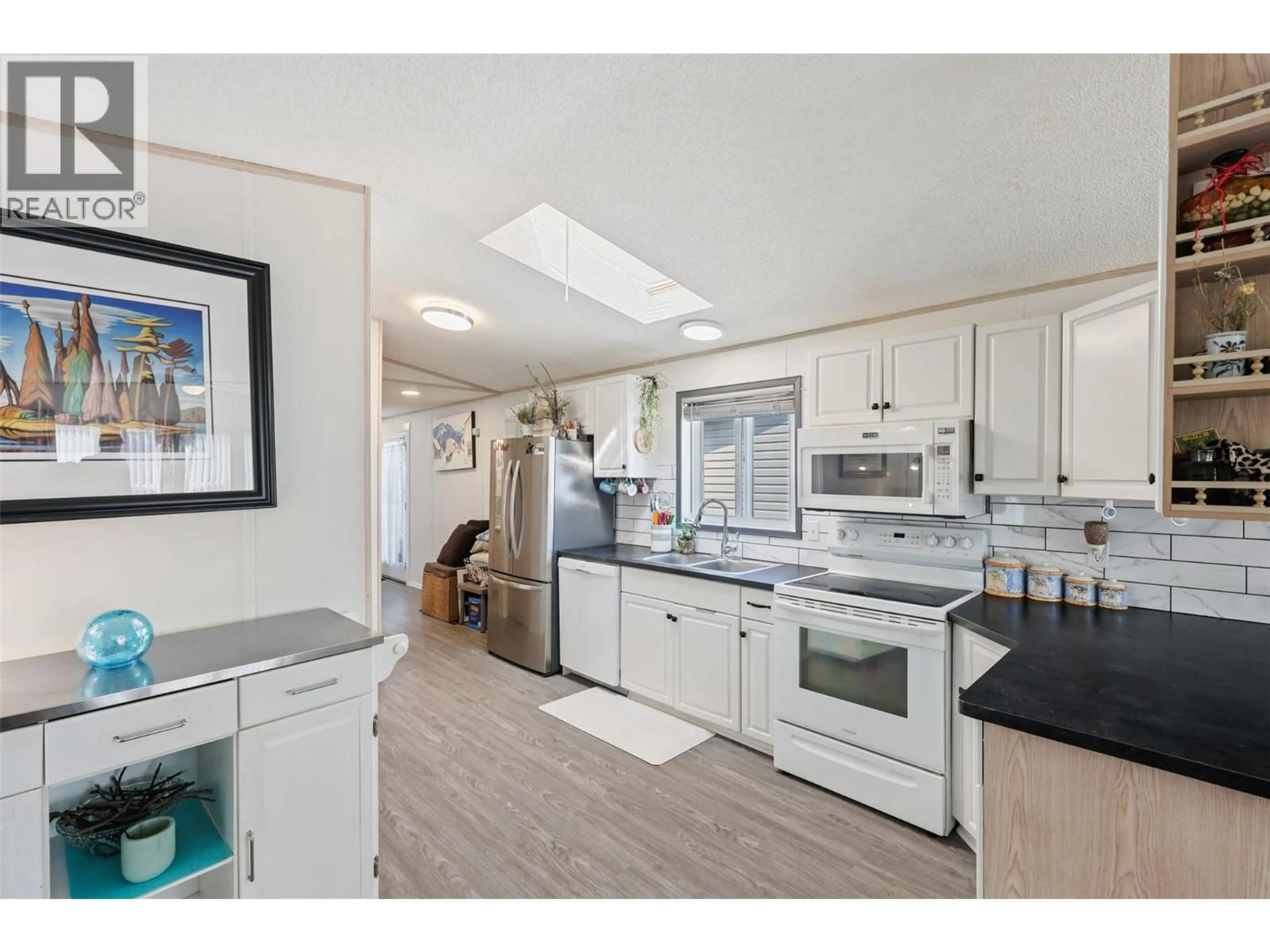 Open concept kitchen, ceramic/tile floor for 141 - 1555 HOWE ROAD, Kamloops British Columbia V1S1Y4