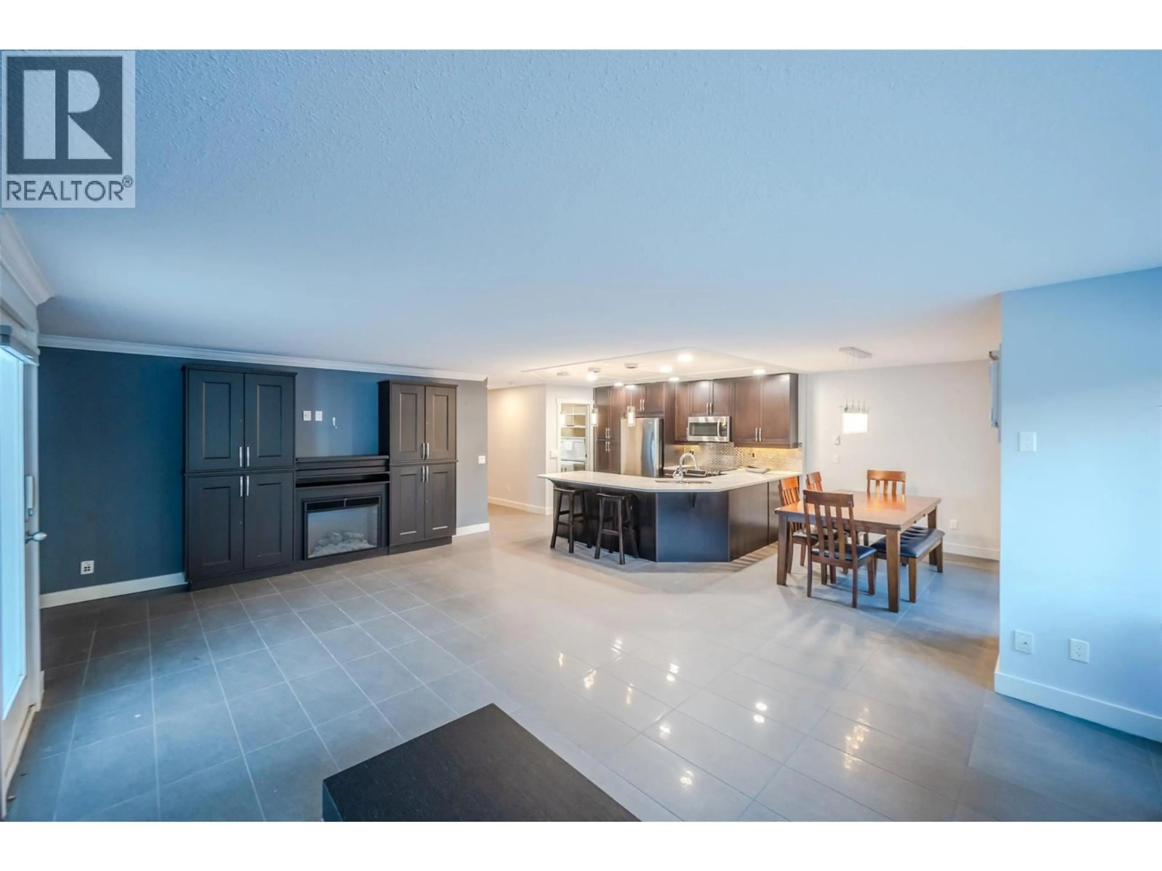 Open concept kitchen, ceramic/tile floor for 204 - 737 LEON AVENUE, Kelowna British Columbia V1V8I6