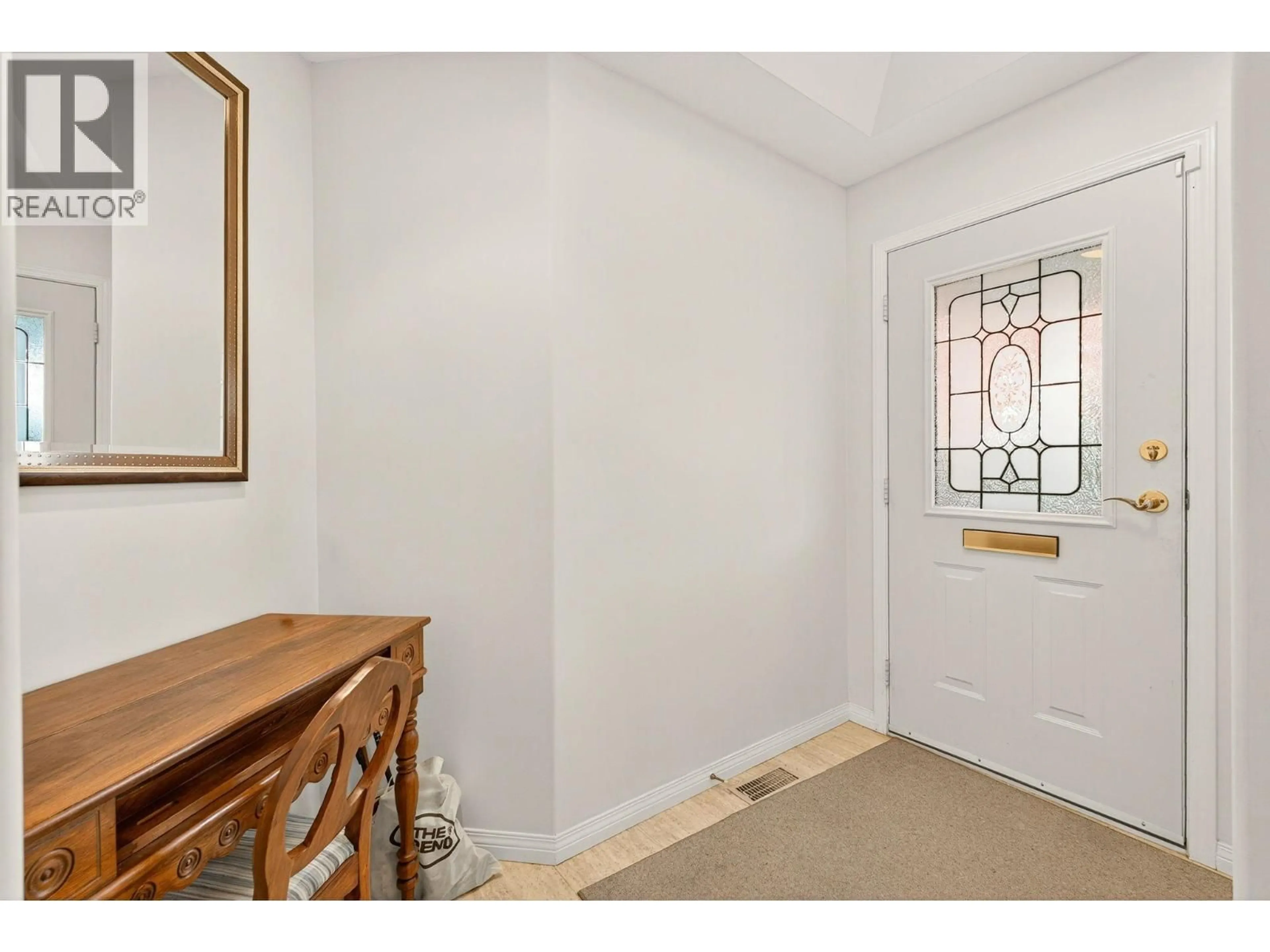 Indoor entryway for 101 - 1321 RIDGEWAY DRIVE, Kelowna British Columbia V1Y9T6