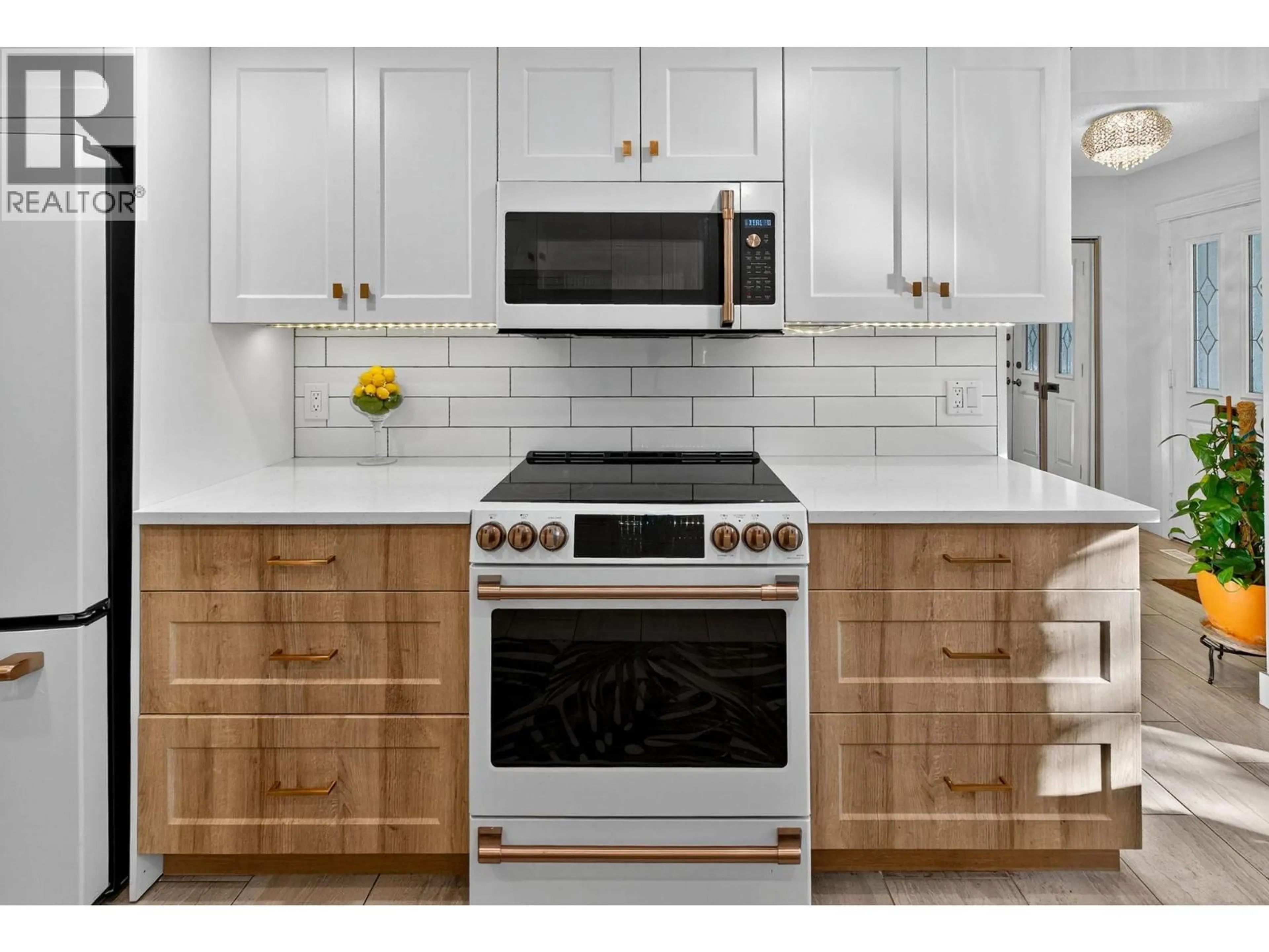 Contemporary kitchen, unknown for 107 - 1050 SPRINGFIELD ROAD, Kelowna British Columbia V1Y8J7