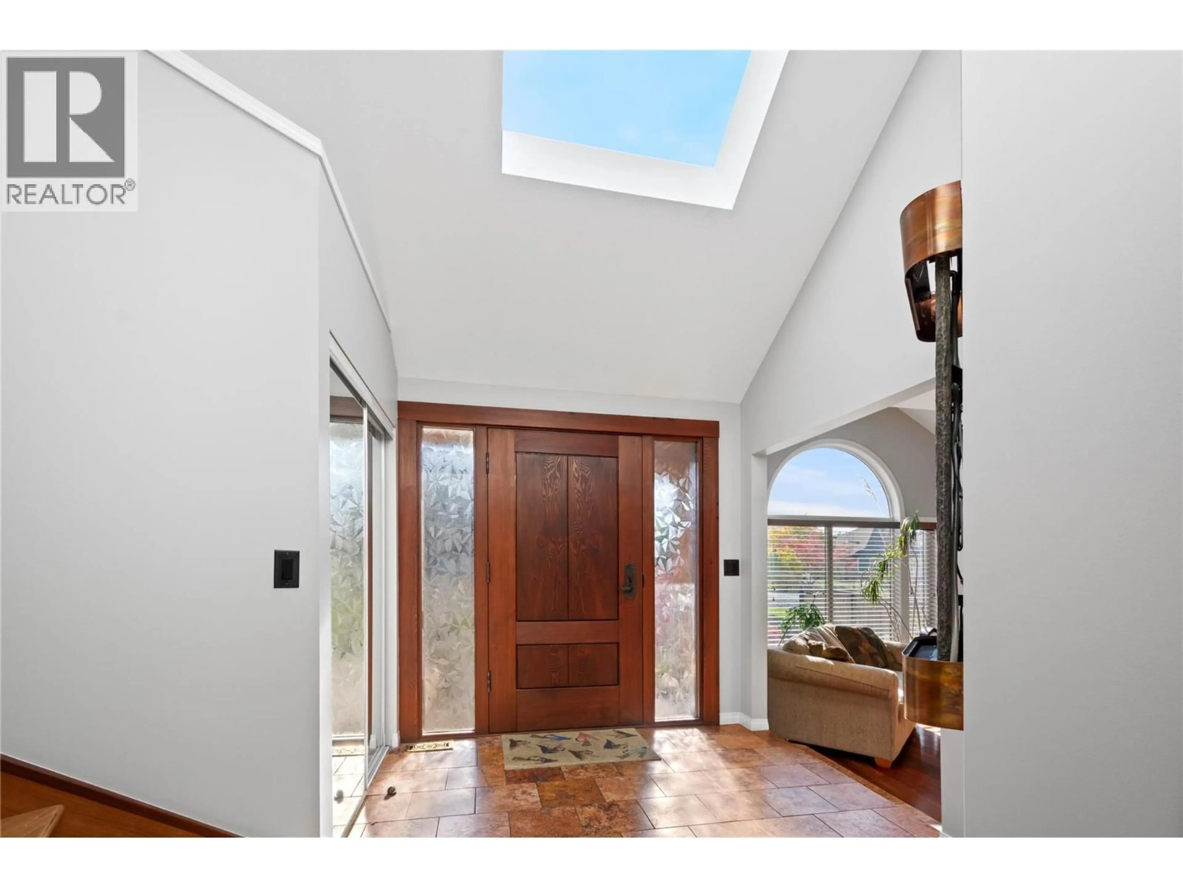 Indoor foyer for 155 WESTVIEW DRIVE, Penticton British Columbia V2A7V9