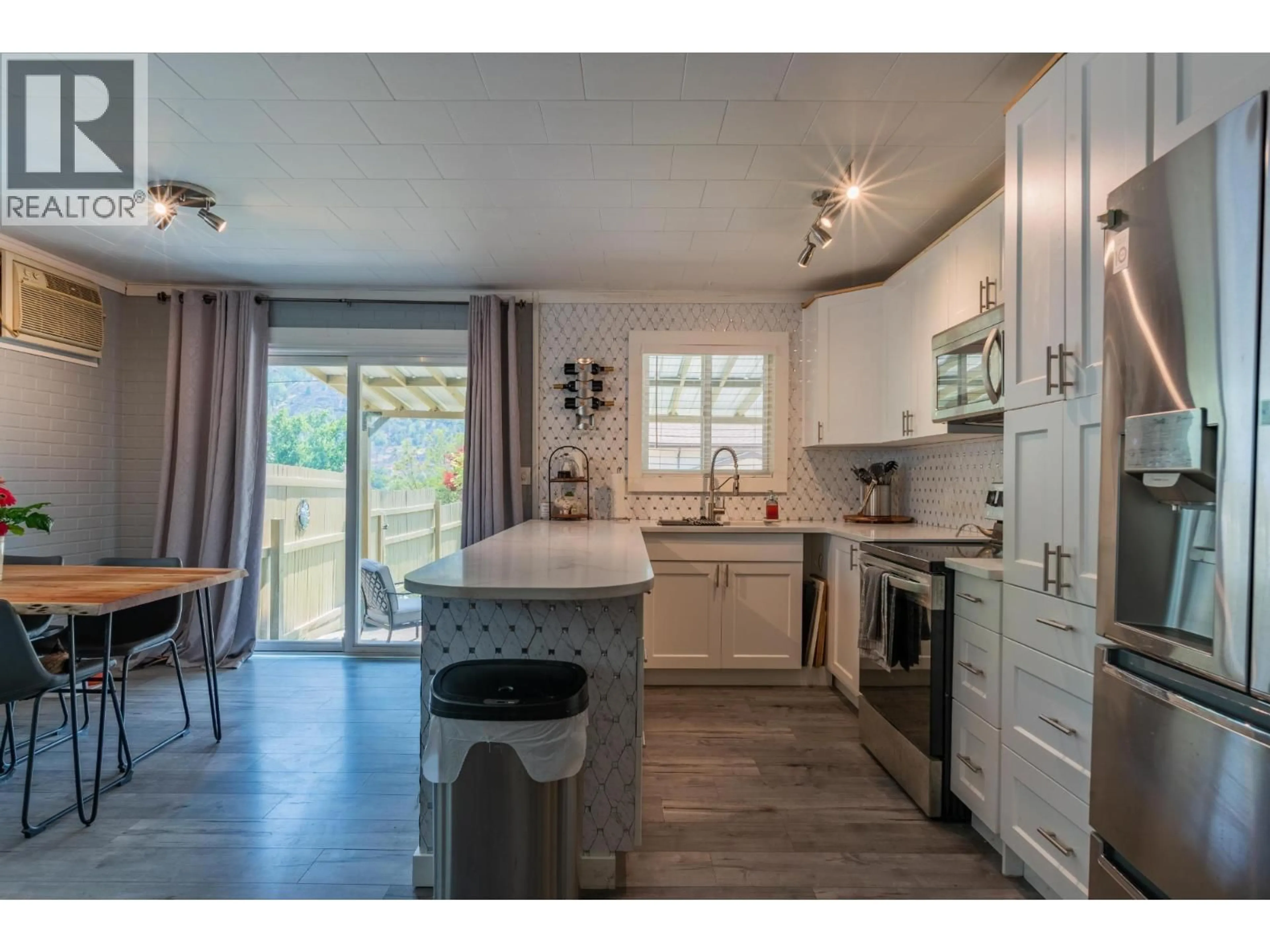 Open concept kitchen, unknown for 2194 SIXTH AVENUE, Trail British Columbia V1R3B7