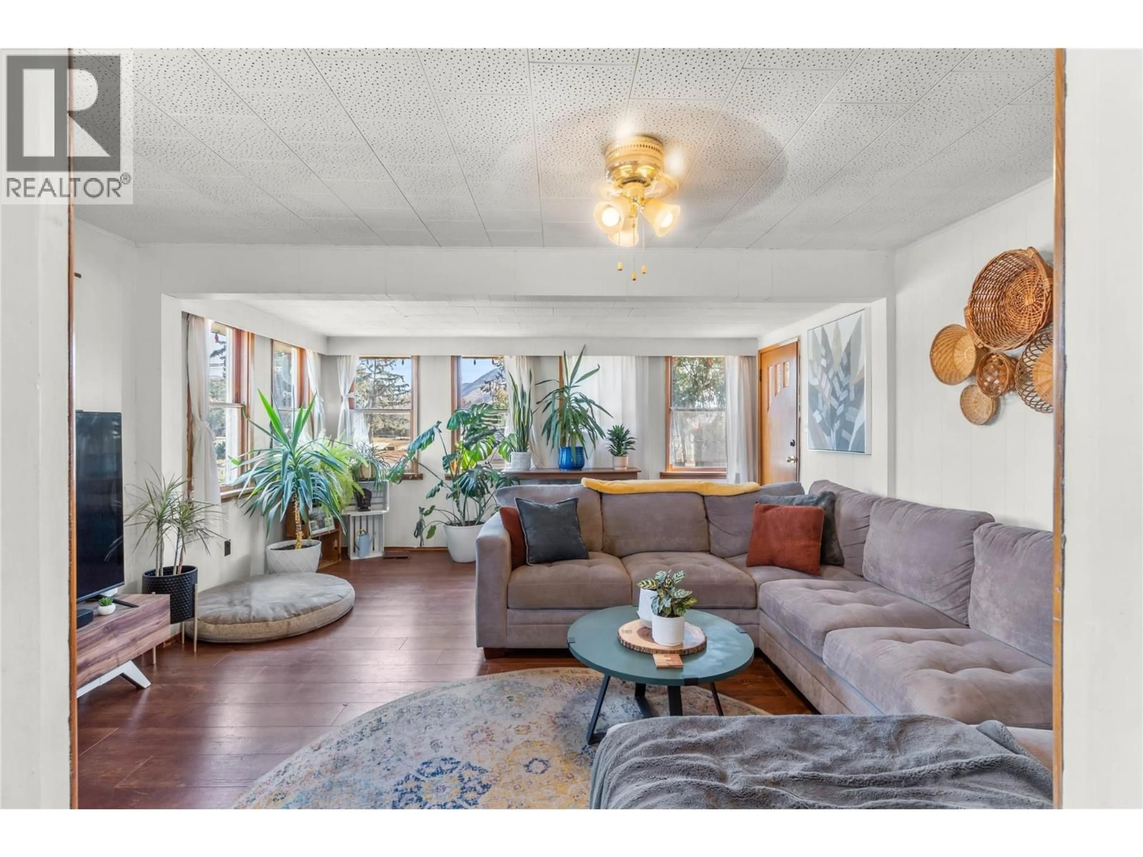 Living room with furniture, unknown for 734 SINGH STREET, Kamloops British Columbia V2B5C5