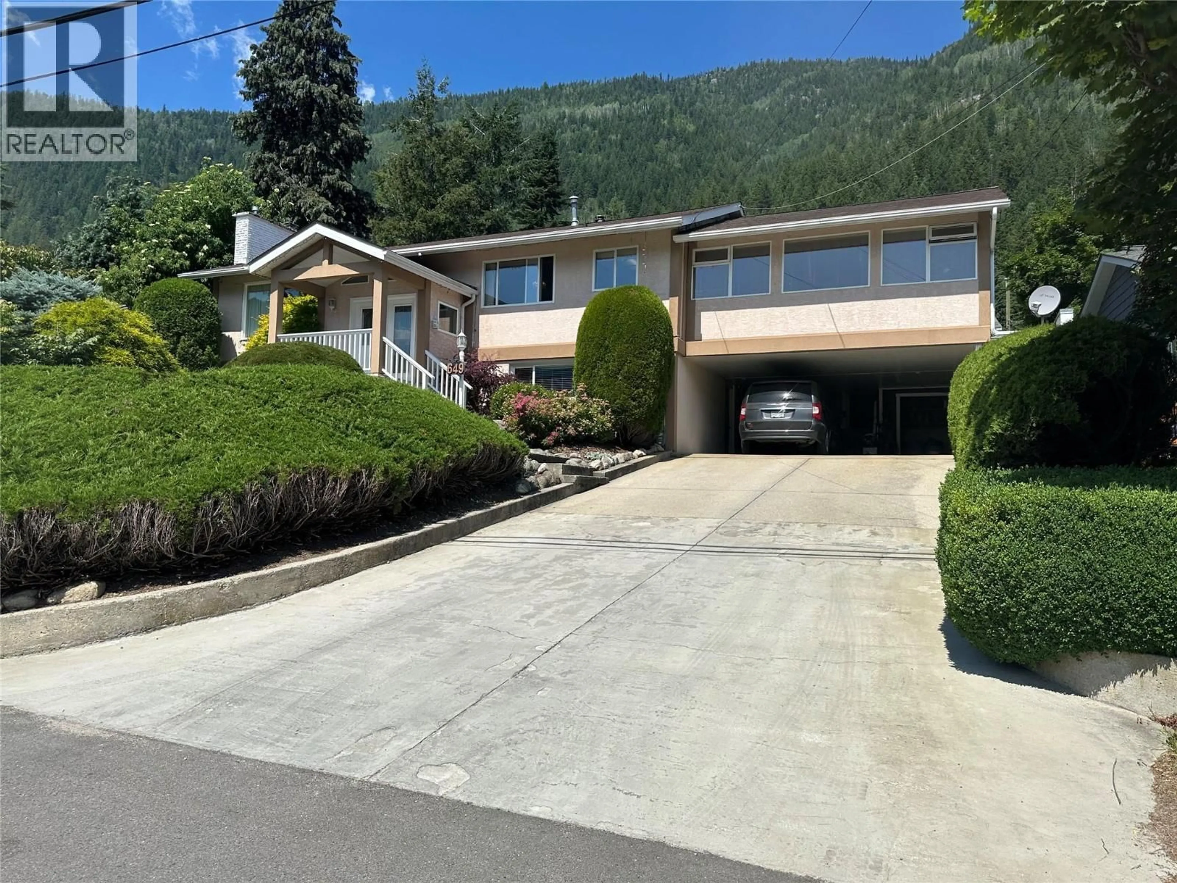 A pic from outside/outdoor area/front of a property/back of a property/a pic from drone, street for 649 JOHNSTONE ROAD, Nelson British Columbia V1L6H8