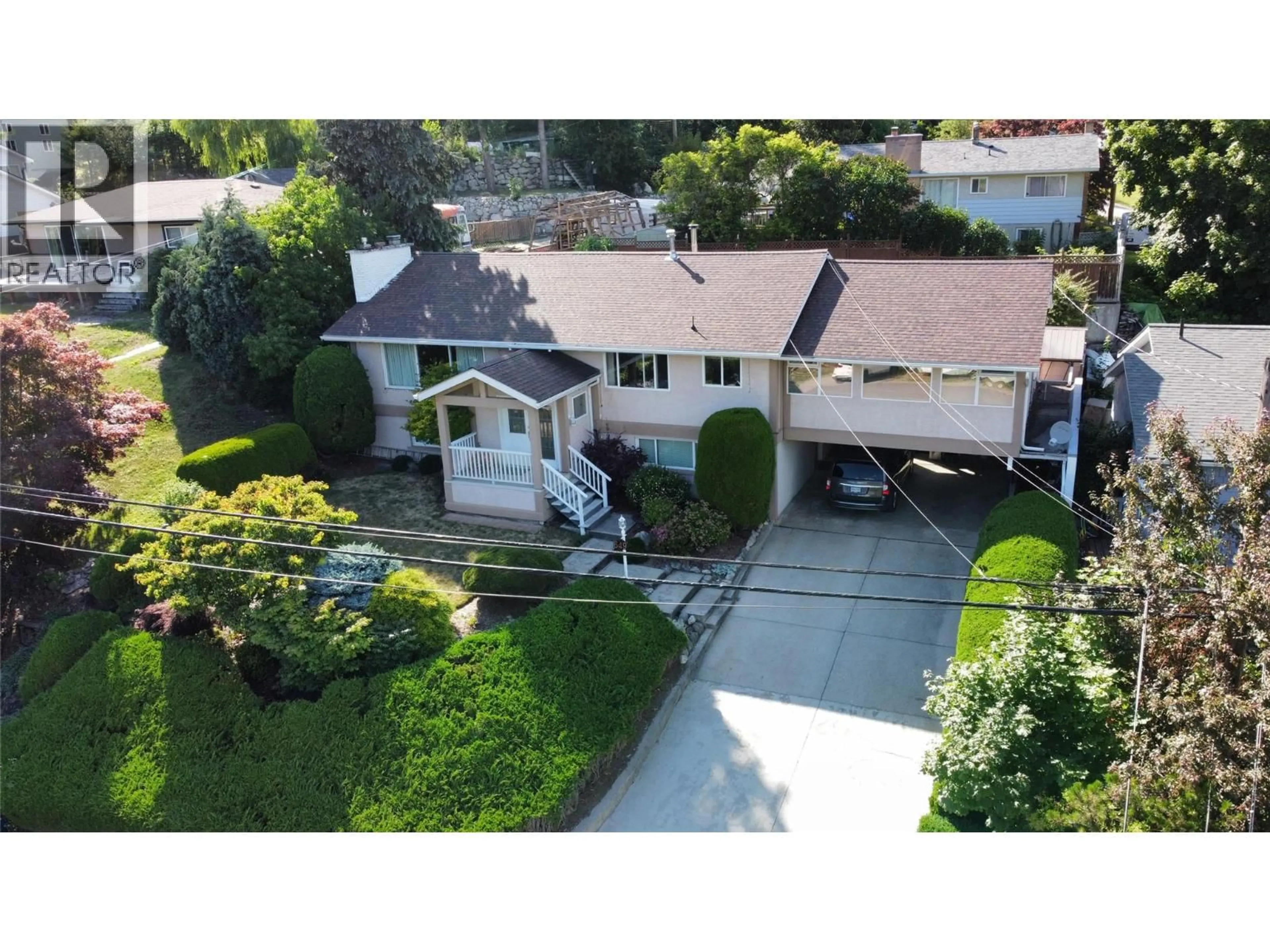 A pic from outside/outdoor area/front of a property/back of a property/a pic from drone, street for 649 JOHNSTONE ROAD, Nelson British Columbia V1L6H8