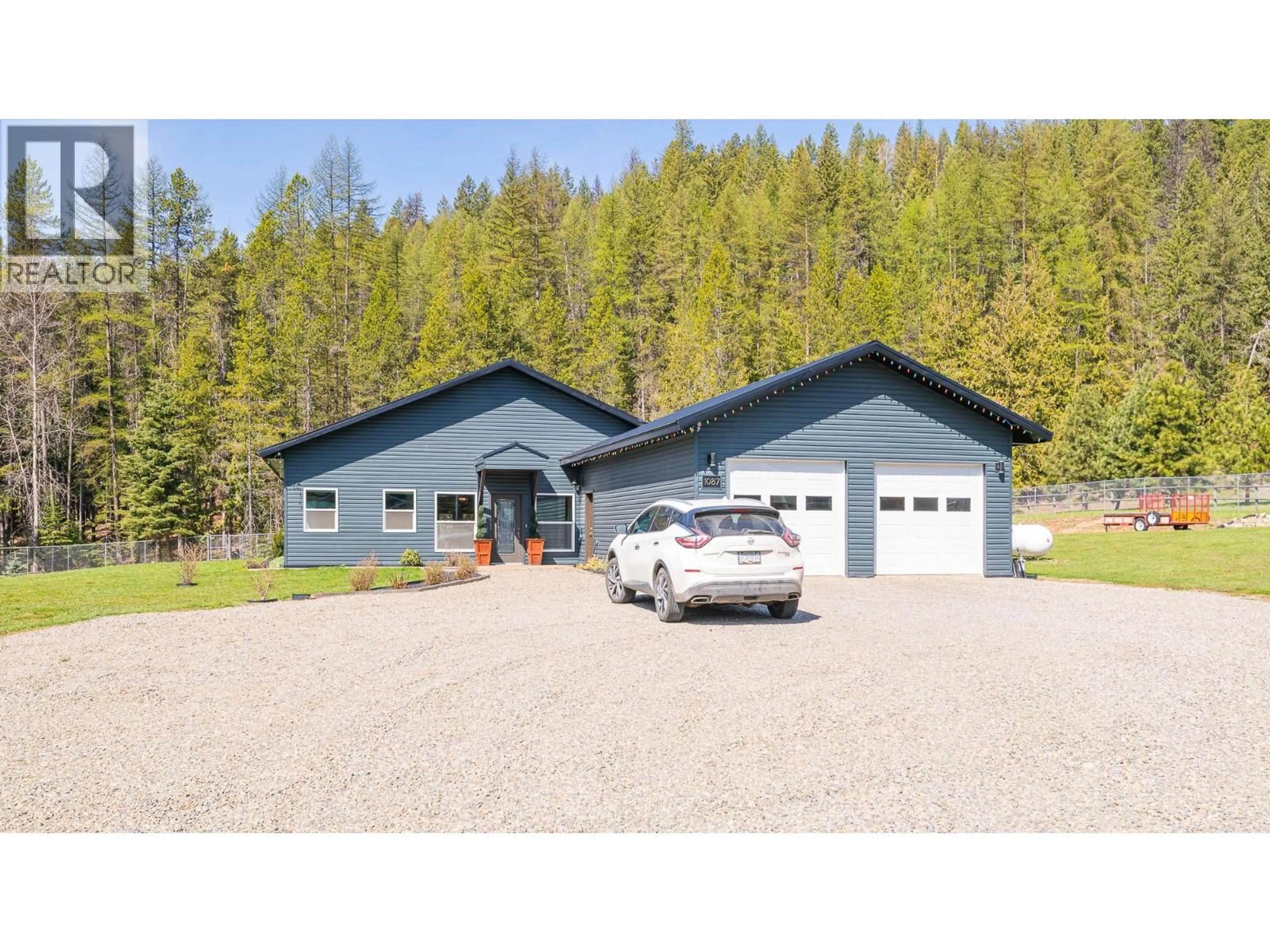 Indoor garage for 1087 BEAR BROOK ROAD, Creston British Columbia V0B1G8