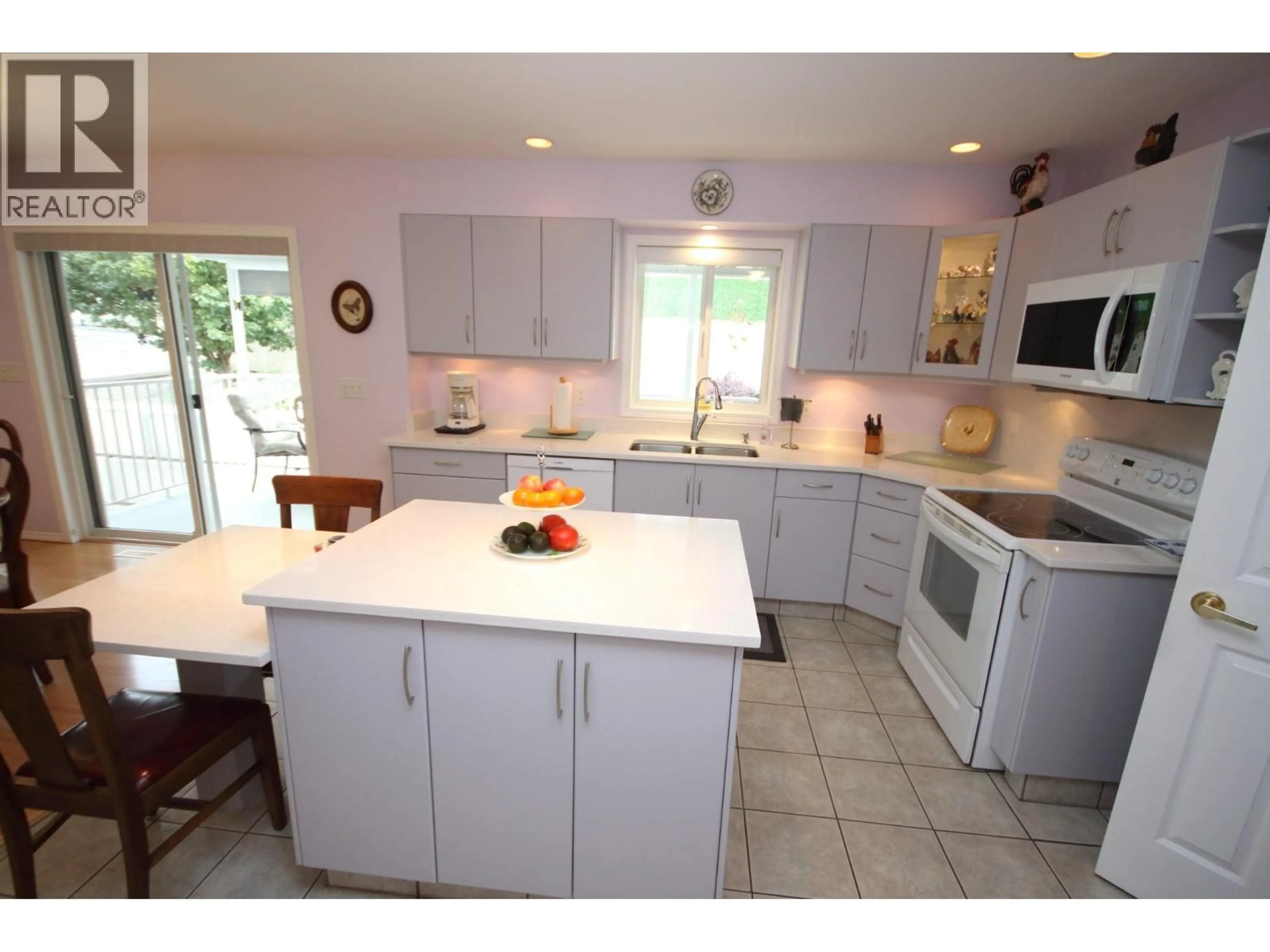 Open concept kitchen, ceramic/tile floor for 957 MORNINGSTAR ROAD, Oliver British Columbia V0H1T6