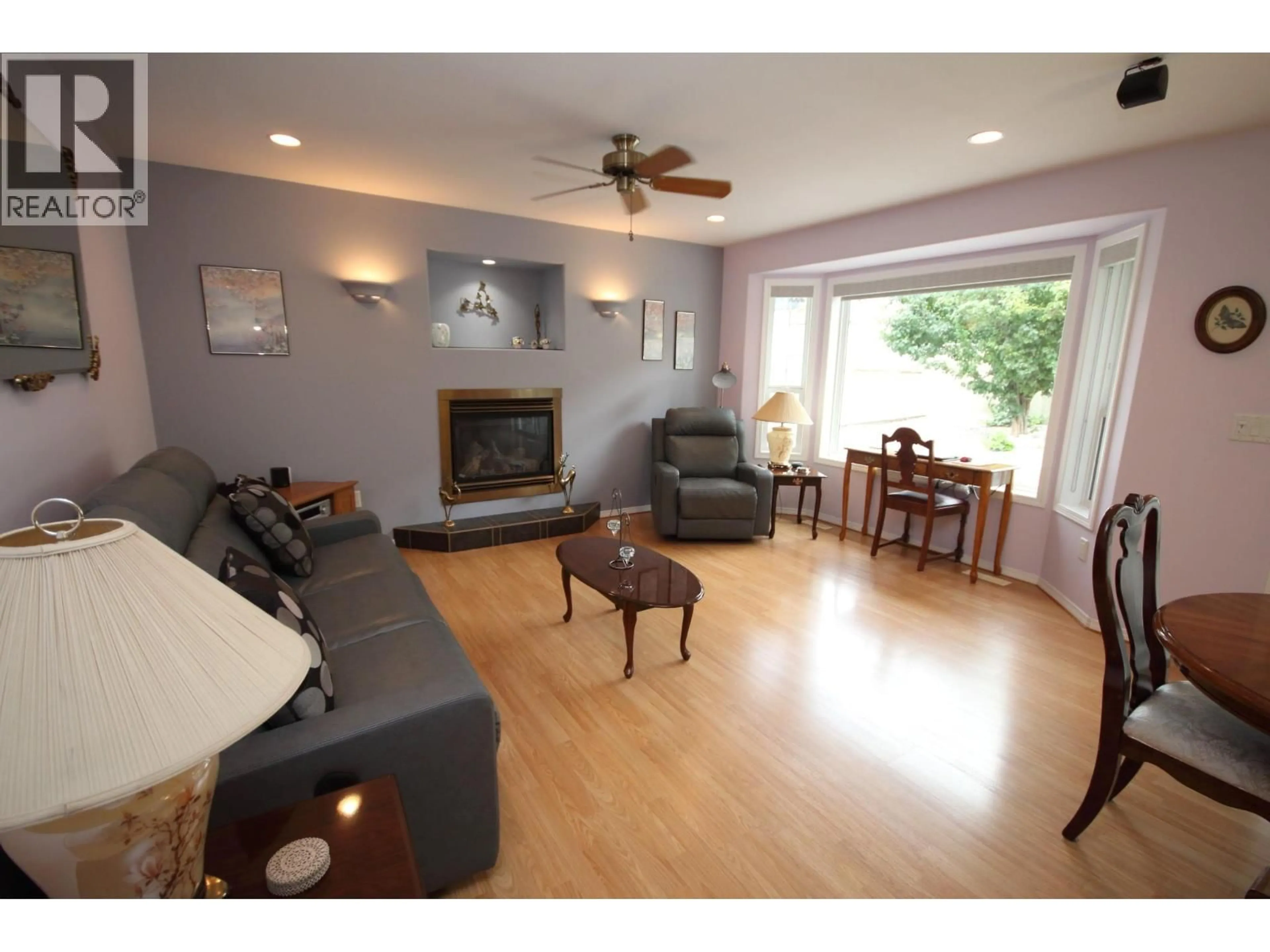 Living room with furniture, wood/laminate floor for 957 MORNINGSTAR ROAD, Oliver British Columbia V0H1T6