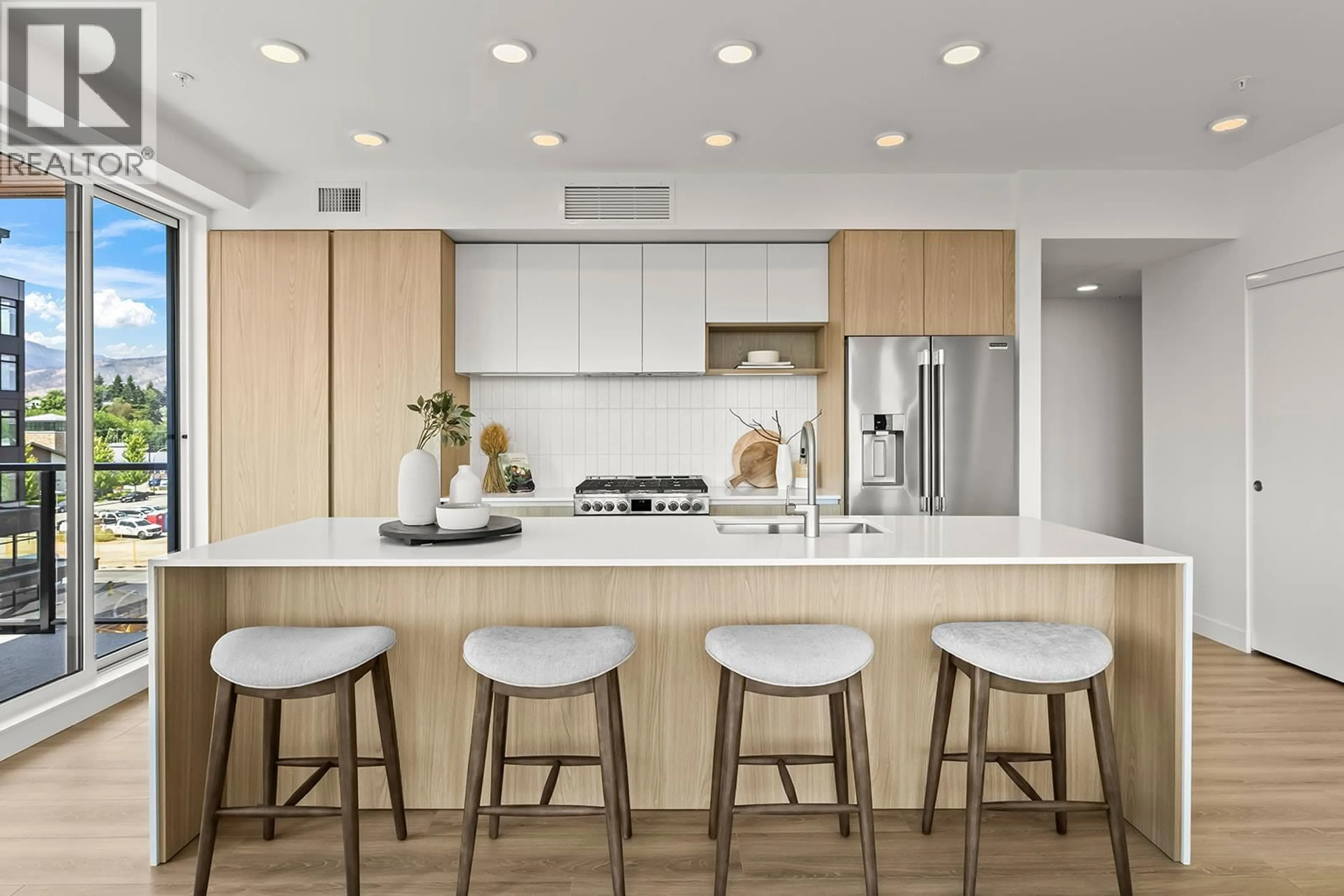 Contemporary kitchen, unknown for 404 - 2780 OLALLA ROAD, West Kelowna British Columbia V1Z2A9