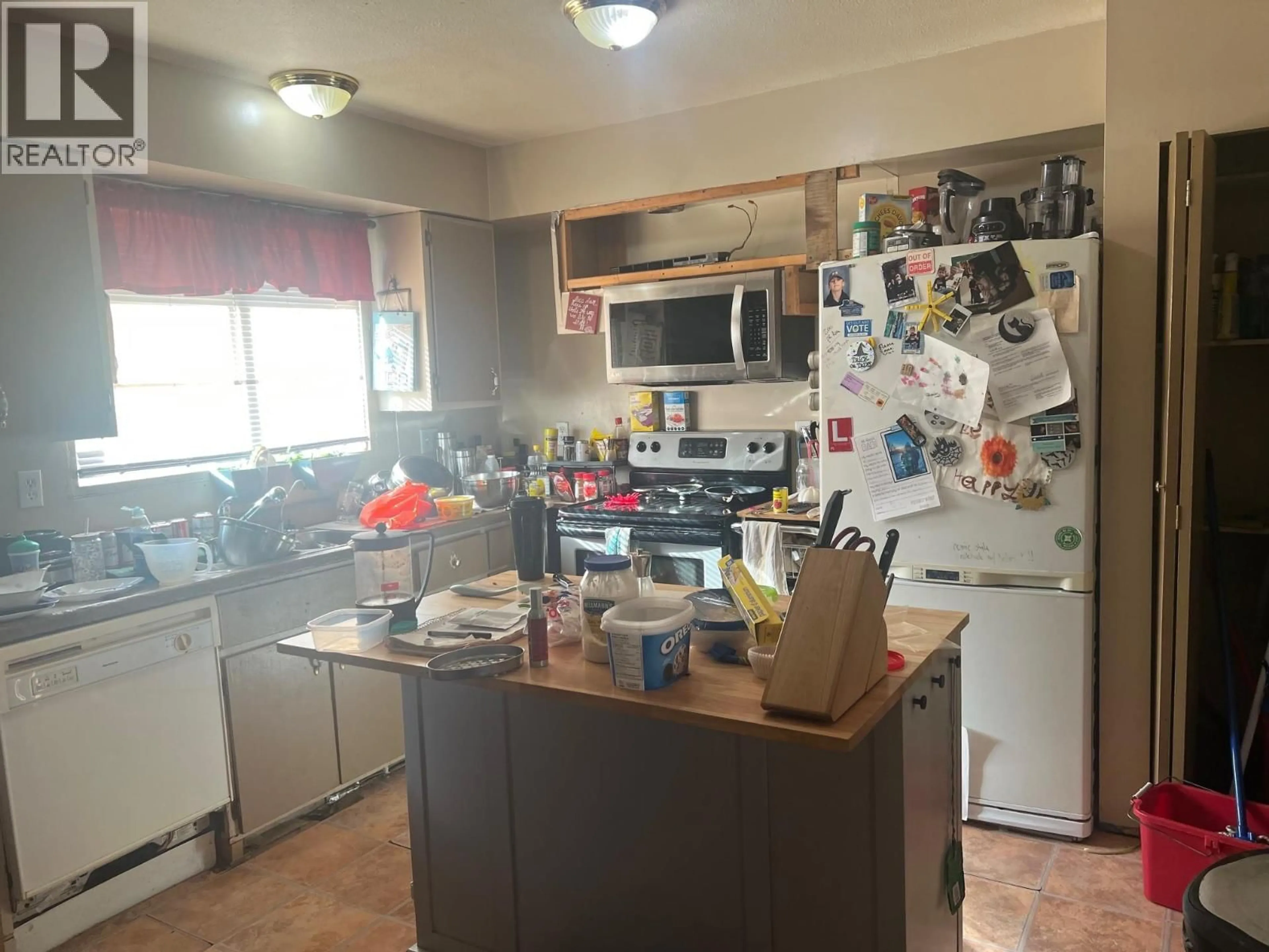 Standard kitchen, unknown for 4809 51A AVENUE, Chetwynd British Columbia V0C1J0