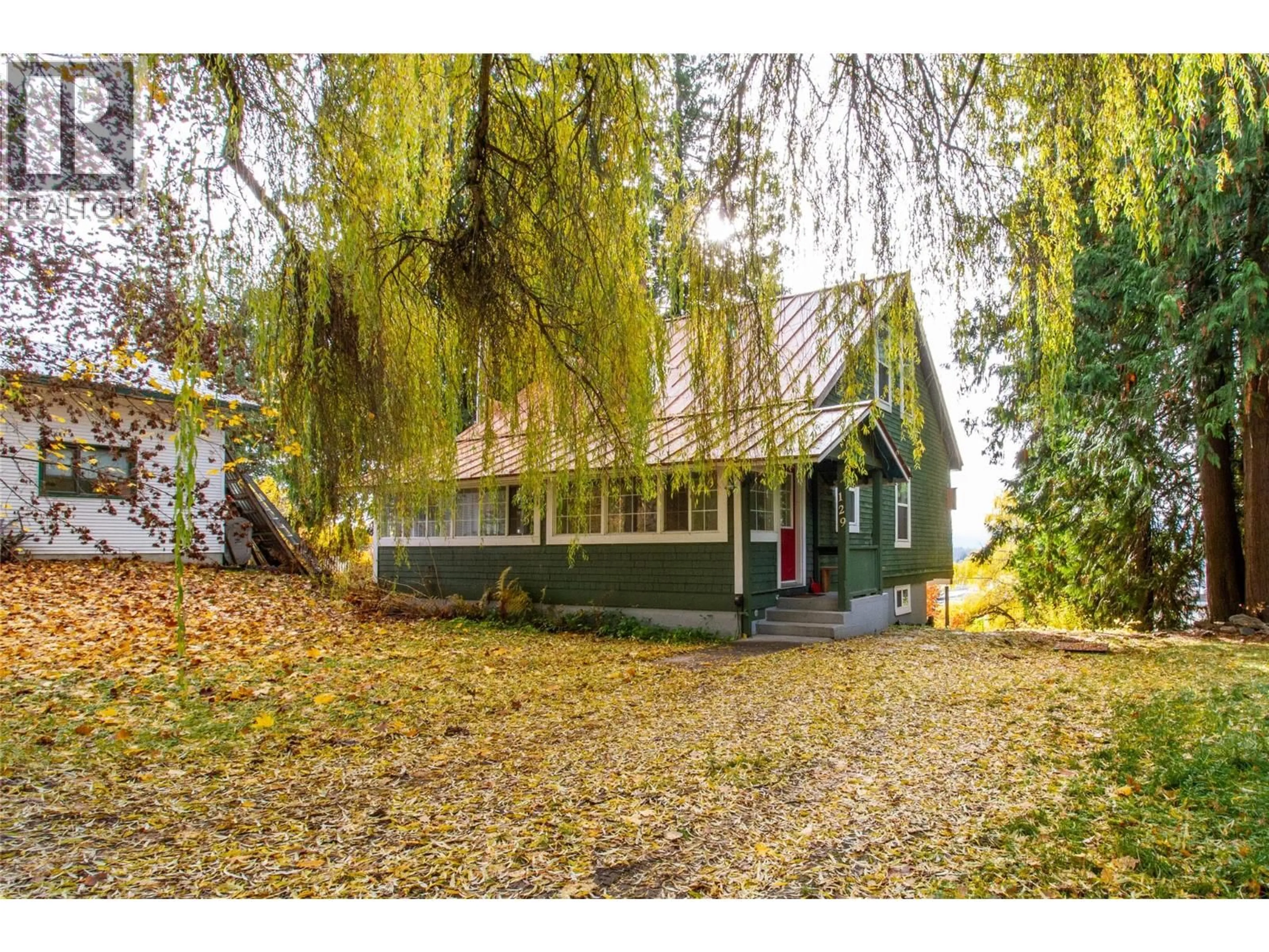 A pic from outside/outdoor area/front of a property/back of a property/a pic from drone, street for 129 MAPLE STREET, Revelstoke British Columbia V0E2S0