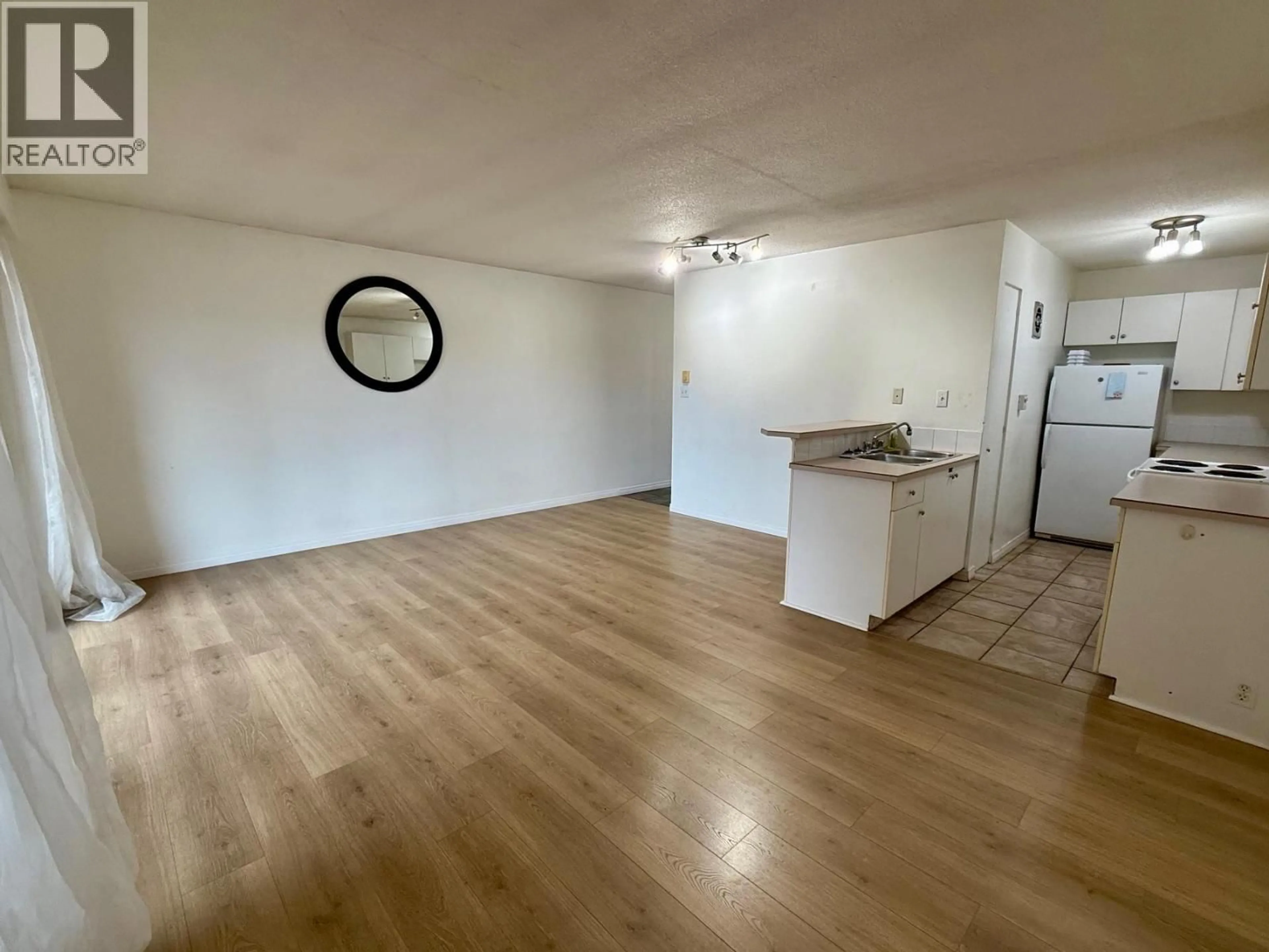 A pic of a room for 303 - 1761 PANDOSY STREET, Kelowna British Columbia V1Y1R2