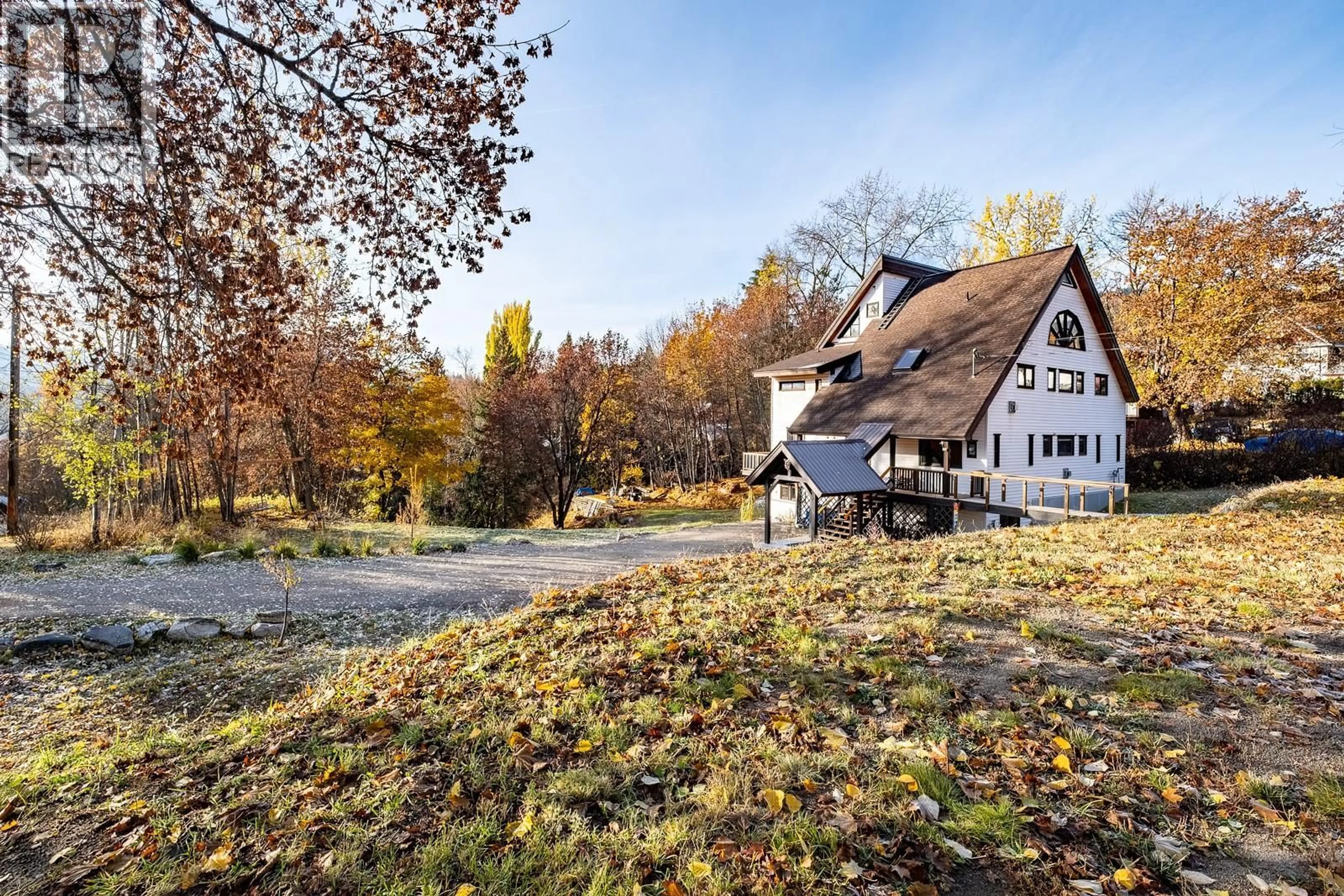 A pic from outside/outdoor area/front of a property/back of a property/a pic from drone, street for 2075 THOMPSON AVENUE, Rossland British Columbia V0G1Y0
