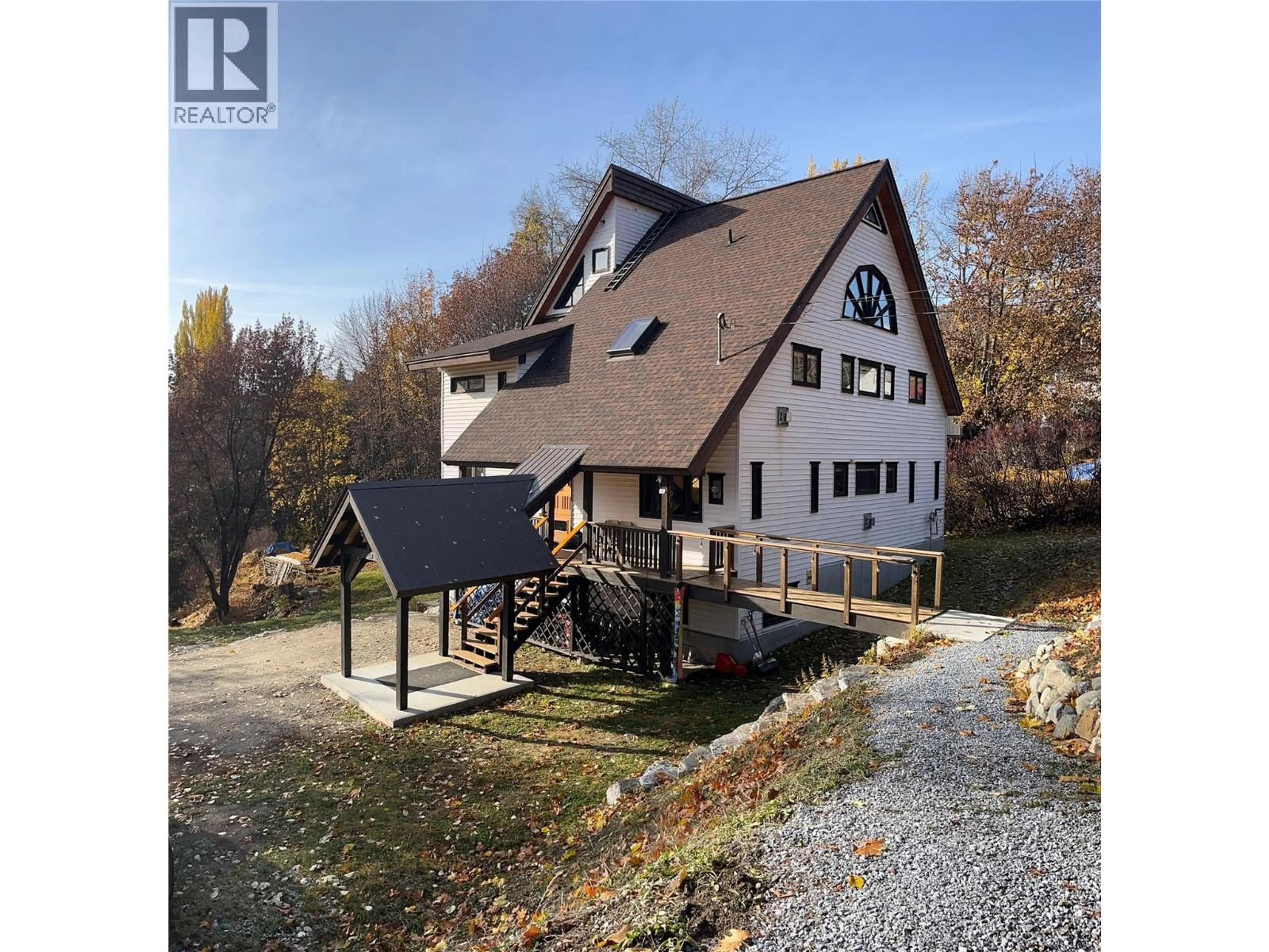 A pic from outside/outdoor area/front of a property/back of a property/a pic from drone, water/lake/river/ocean view for 2075 THOMPSON AVENUE, Rossland British Columbia V0G1Y0