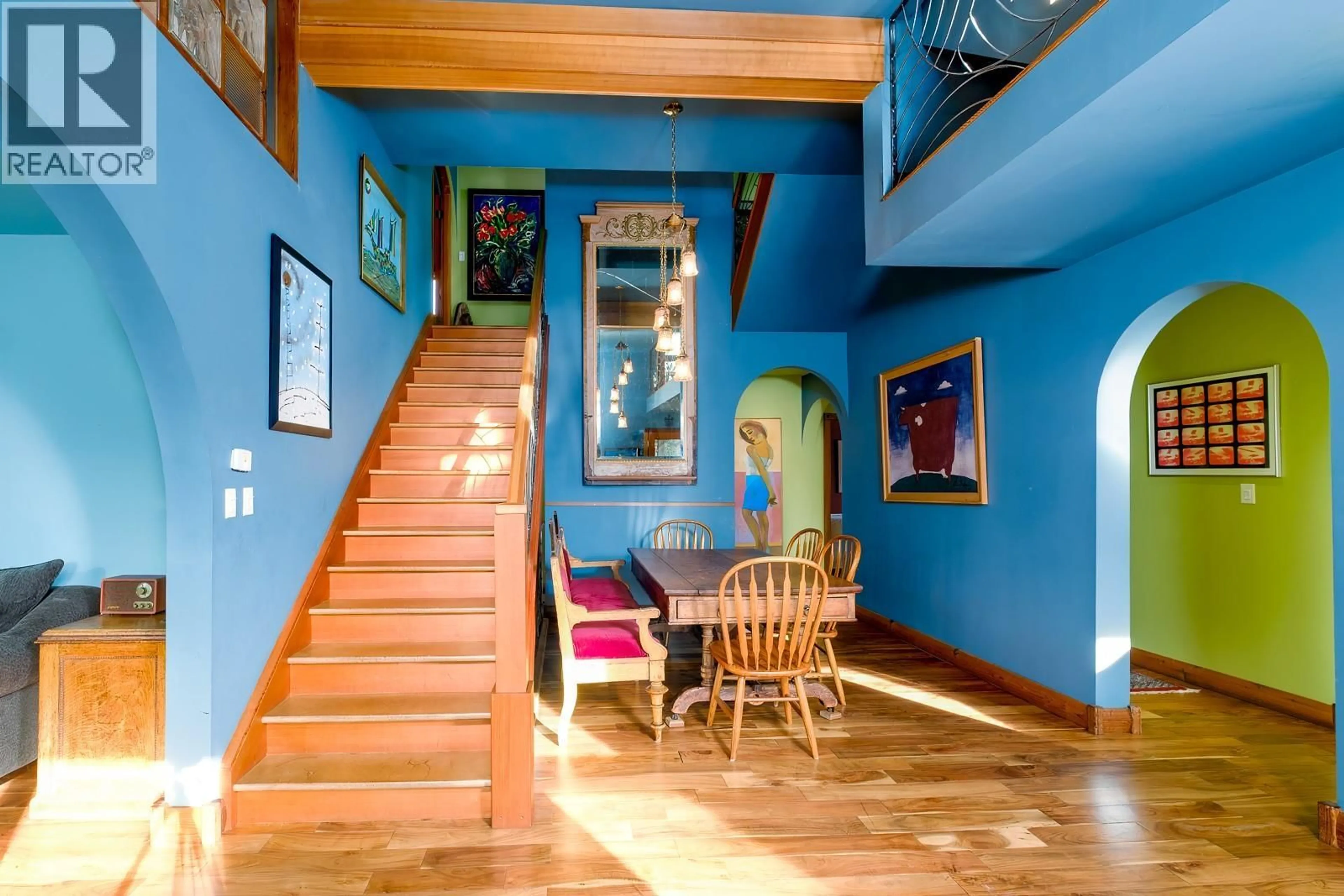 Indoor foyer for 2075 THOMPSON AVENUE, Rossland British Columbia V0G1Y0