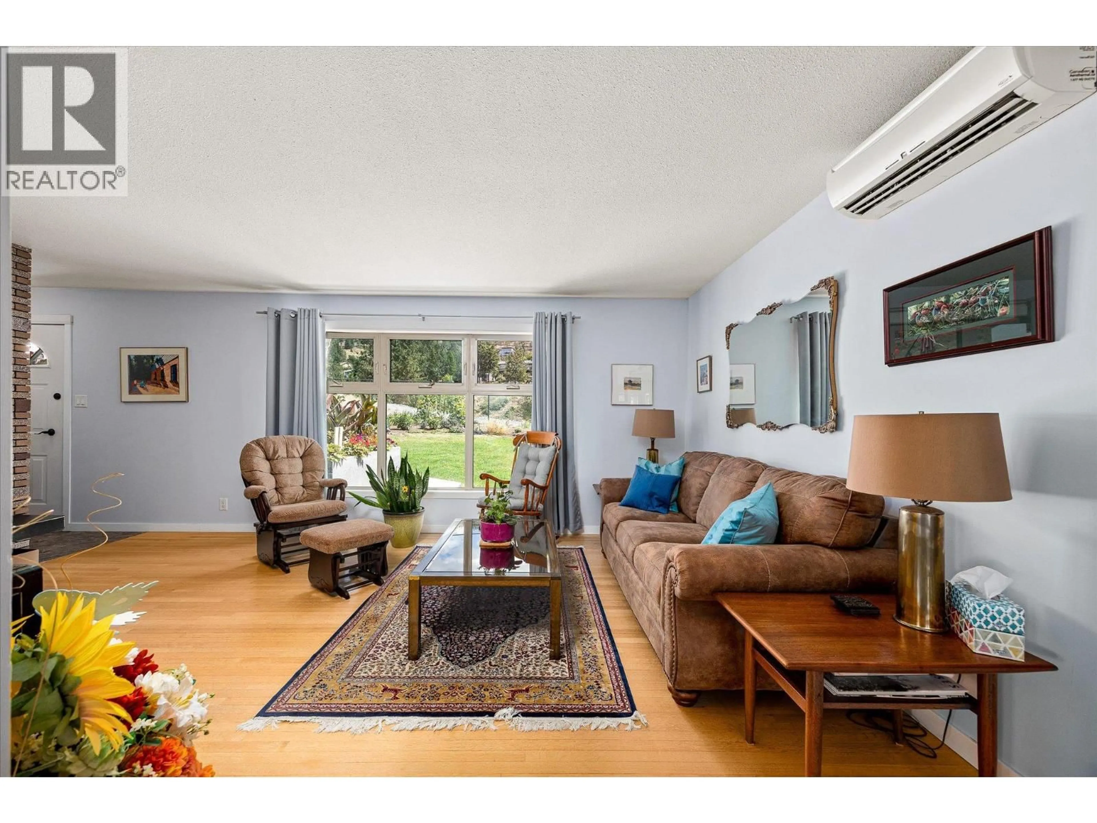 Living room with furniture, wood/laminate floor for 515 PHILPOTT ROAD, Okanagan Falls British Columbia V0H1R5