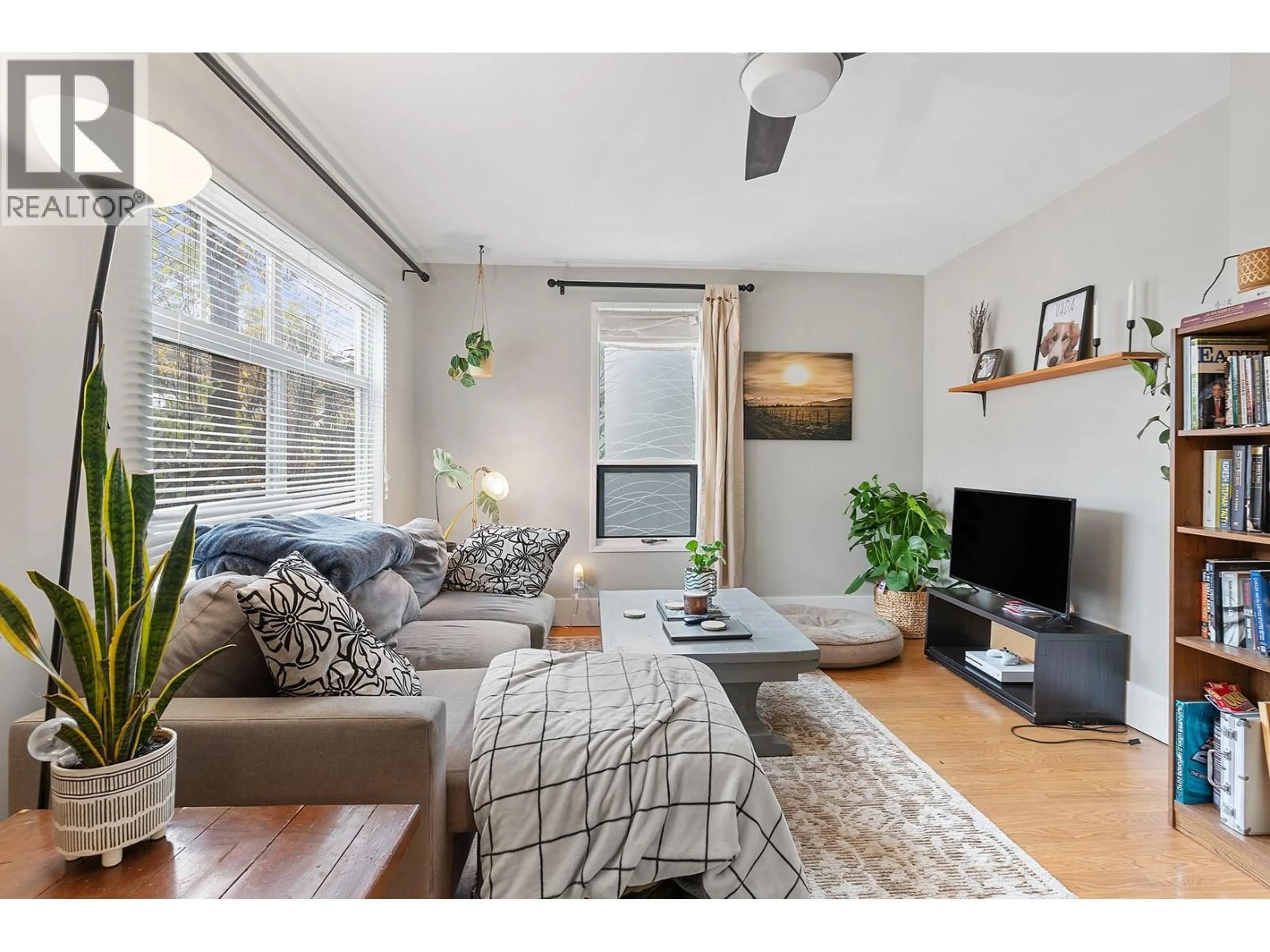 Living room with furniture, unknown for 2108 33 STREET, Vernon British Columbia V1T5R8