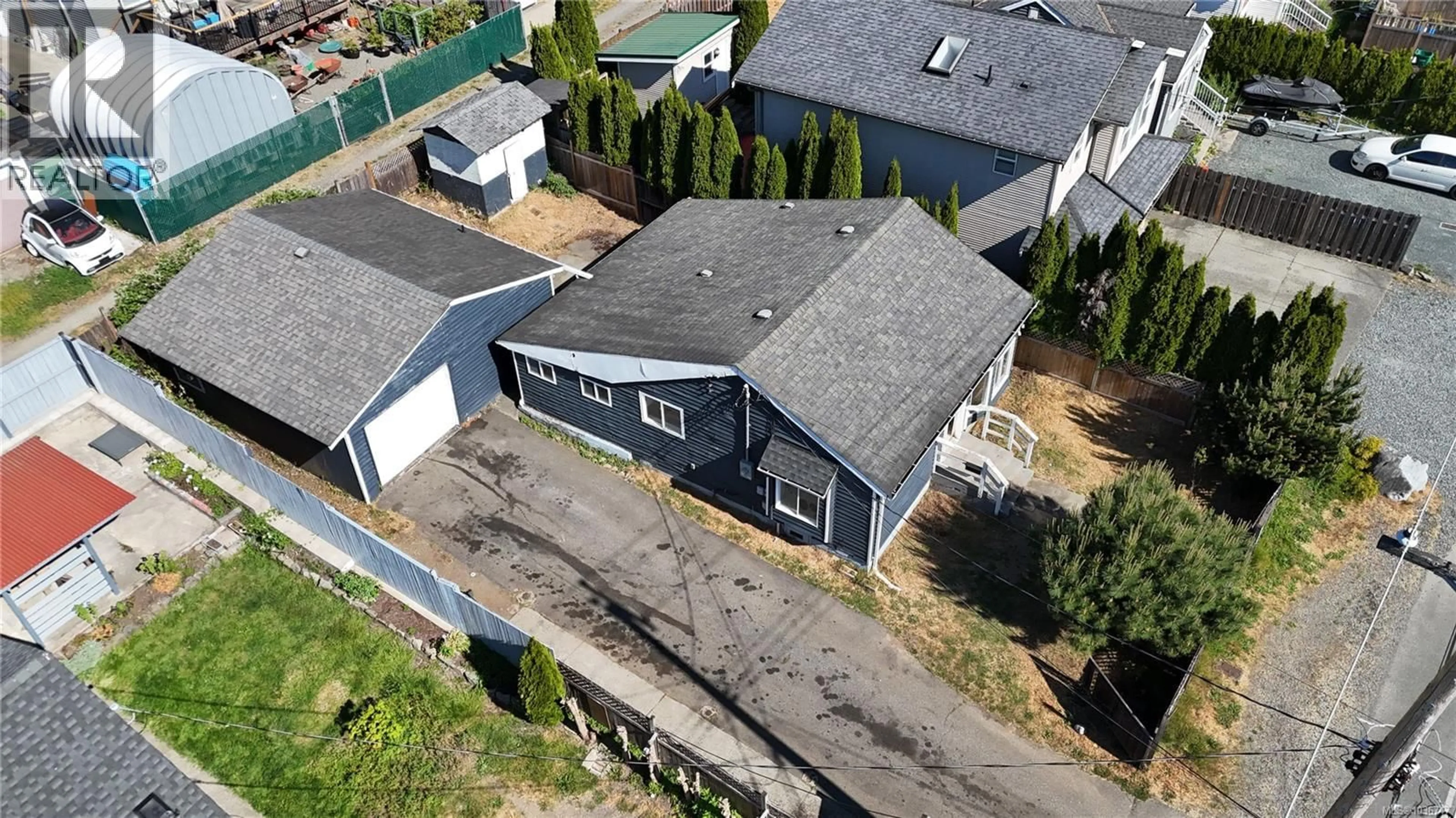 A pic from outside/outdoor area/front of a property/back of a property/a pic from drone, building for 228 VIEW STREET, Nanaimo British Columbia V9R4N7