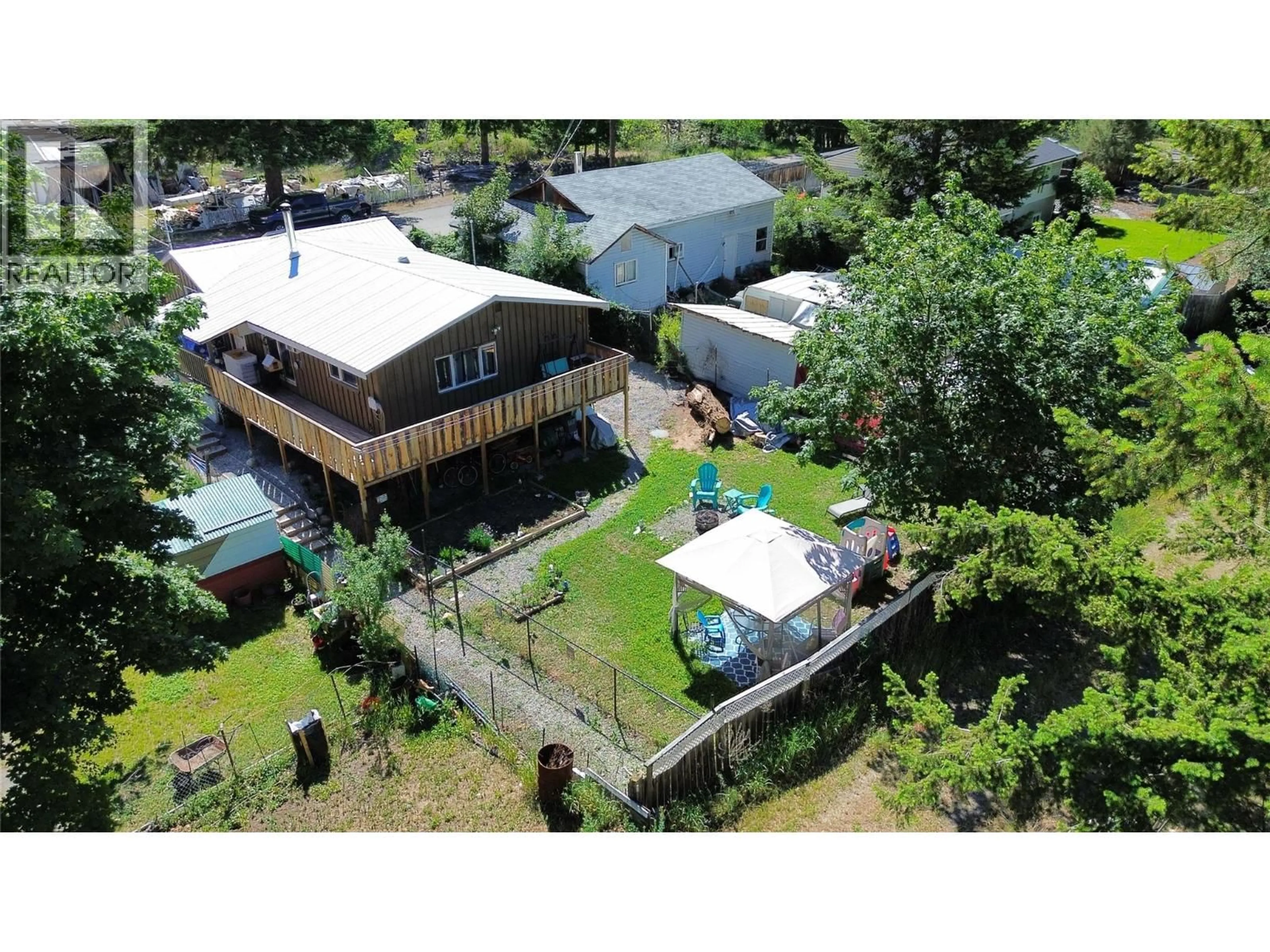 A pic from outside/outdoor area/front of a property/back of a property/a pic from drone, unknown for 956 RICHTER AVENUE, Hedley British Columbia V0X1K0