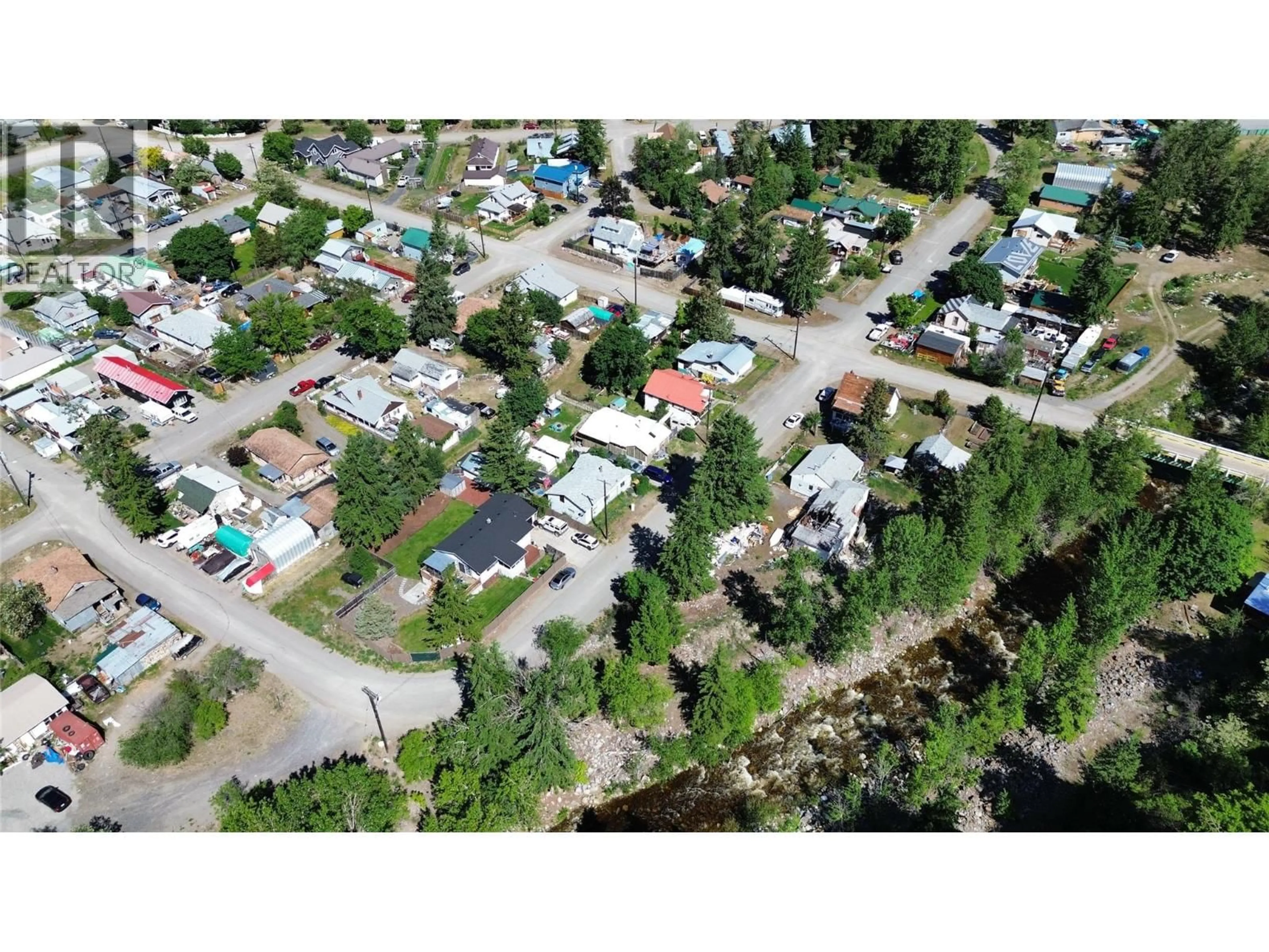 A pic from outside/outdoor area/front of a property/back of a property/a pic from drone, street for 956 RICHTER AVENUE, Hedley British Columbia V0X1K0