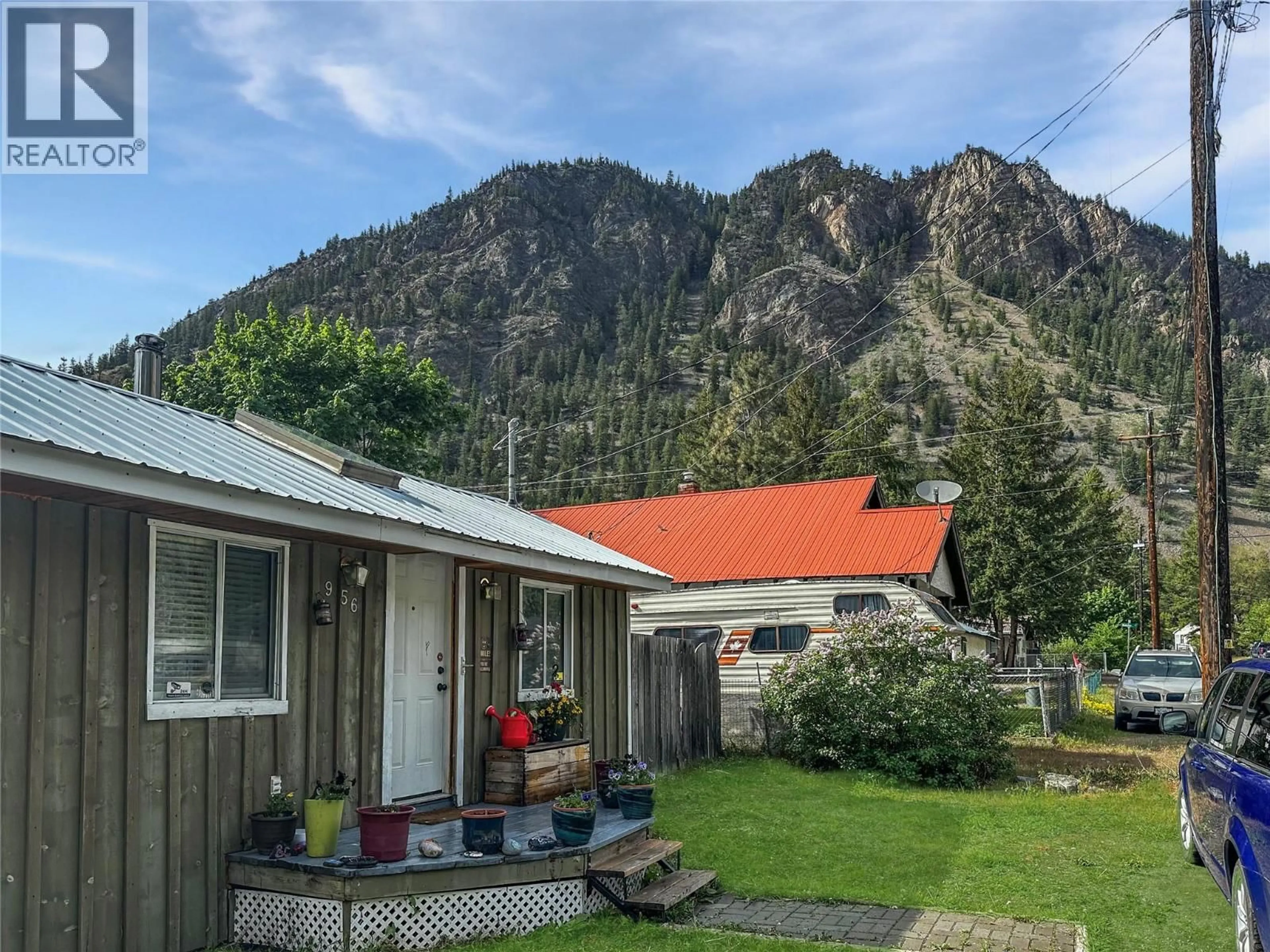 A pic from outside/outdoor area/front of a property/back of a property/a pic from drone, mountain view for 956 RICHTER AVENUE, Hedley British Columbia V0X1K0