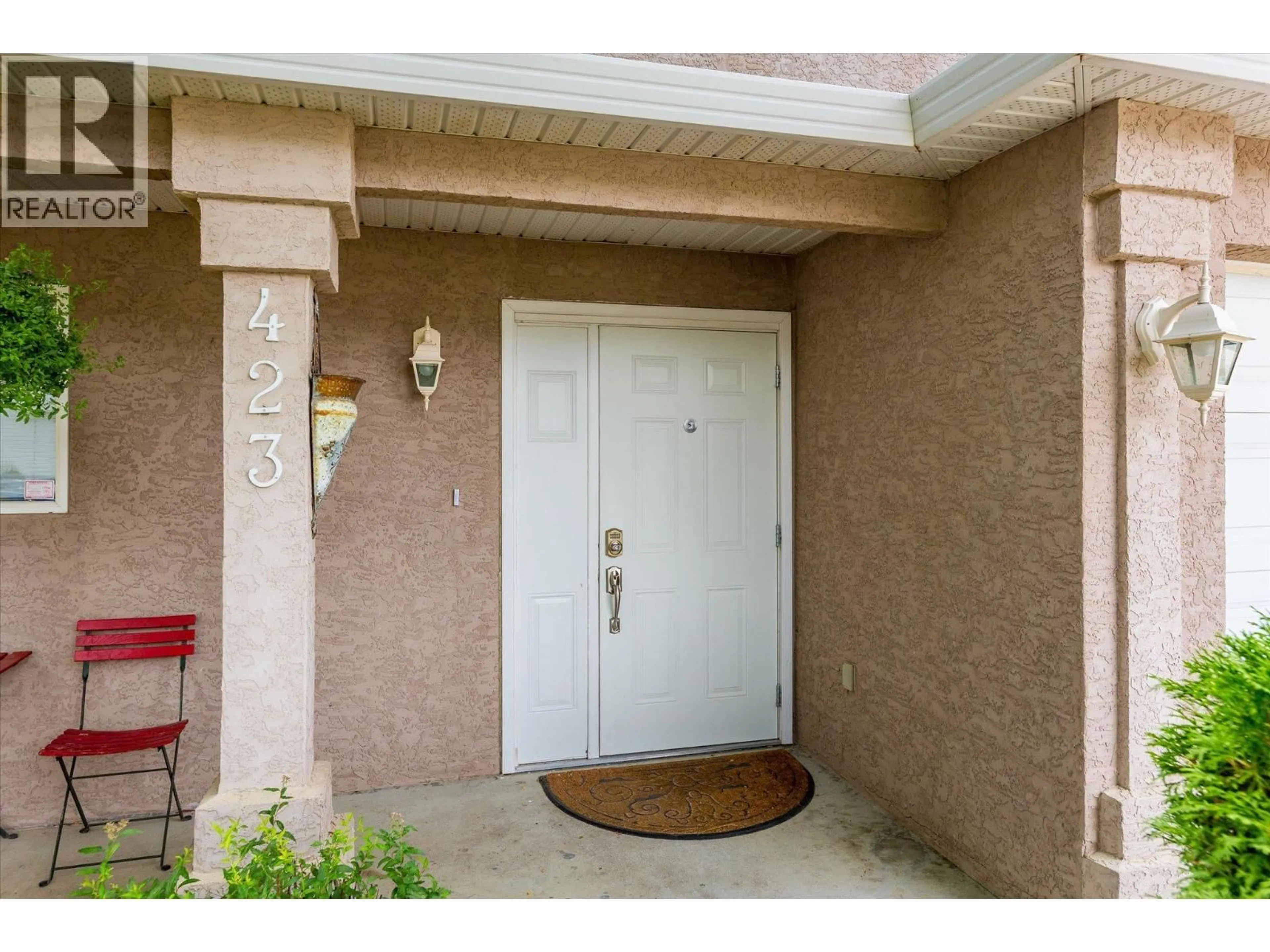 Indoor entryway for 423 FIZET AVENUE, Kelowna British Columbia V1X7P6