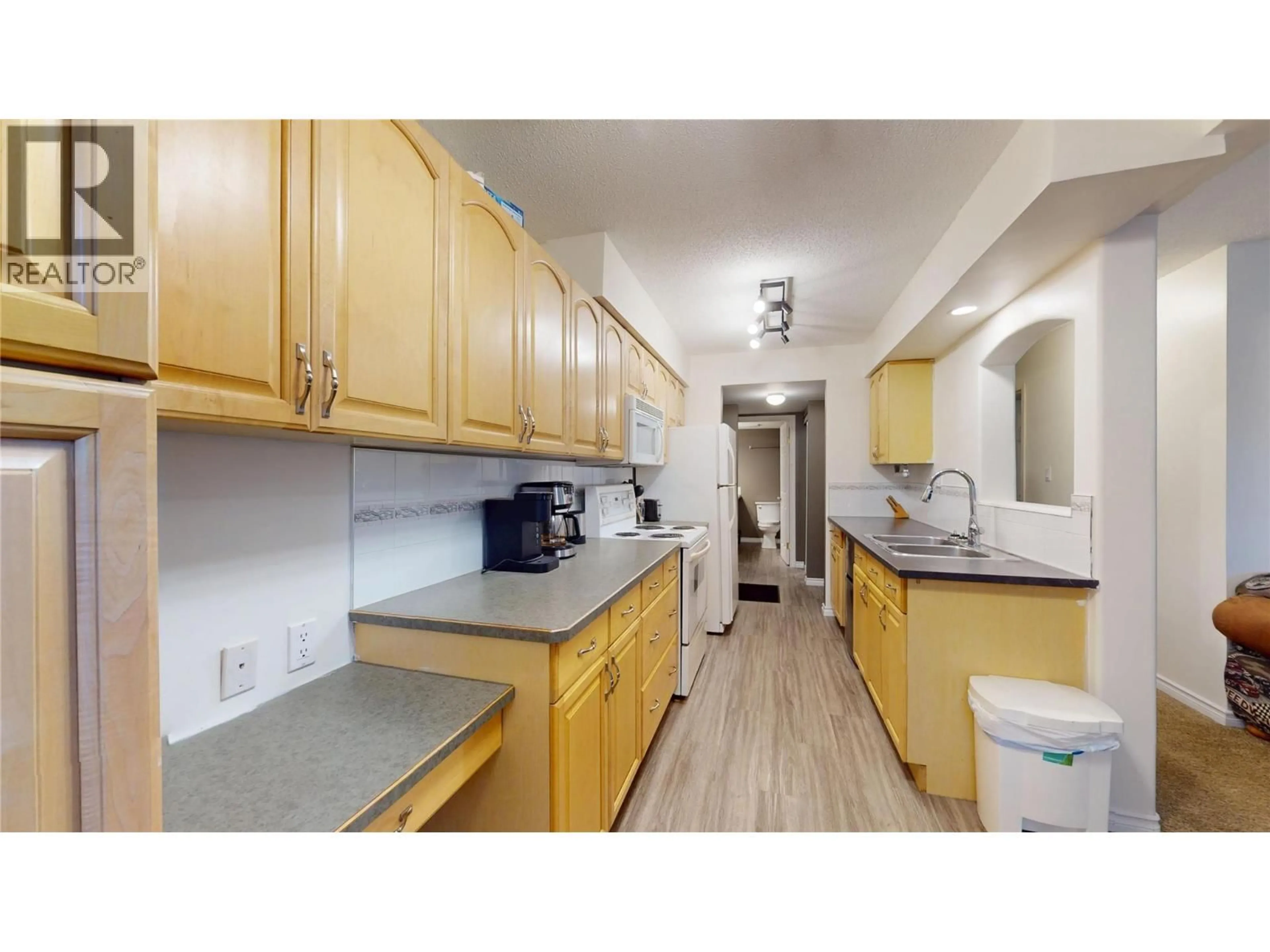 Standard kitchen, unknown for 101A 1335 ALPINE DRIVE, Elkford British Columbia V0B1H0