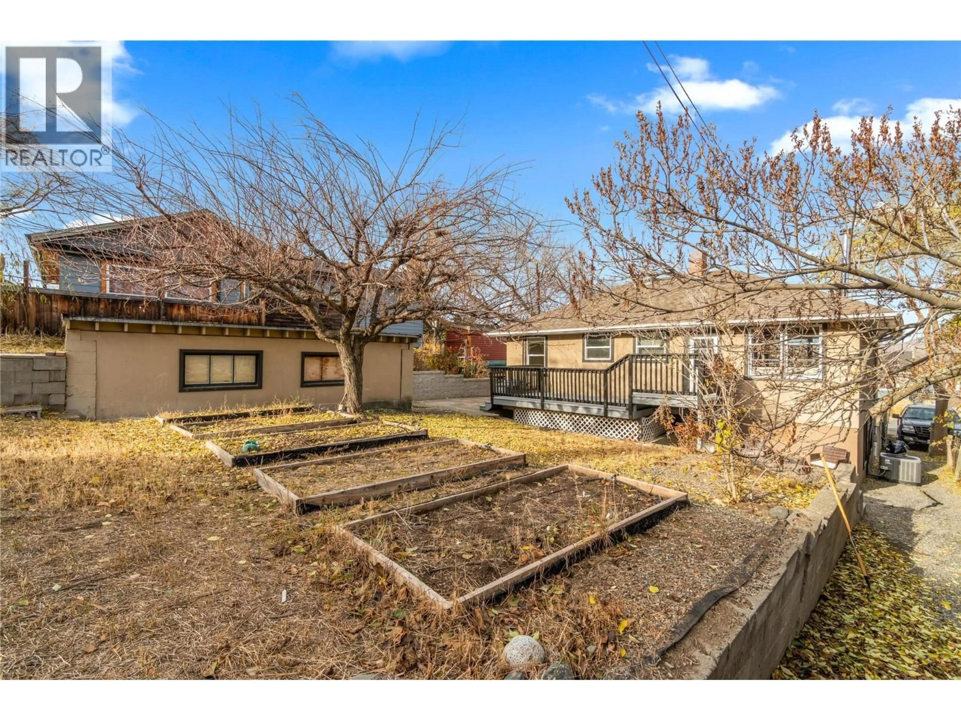 A pic from outside/outdoor area/front of a property/back of a property/a pic from drone, street for 609 DOUGLAS STREET, Kamloops British Columbia V2C3C4
