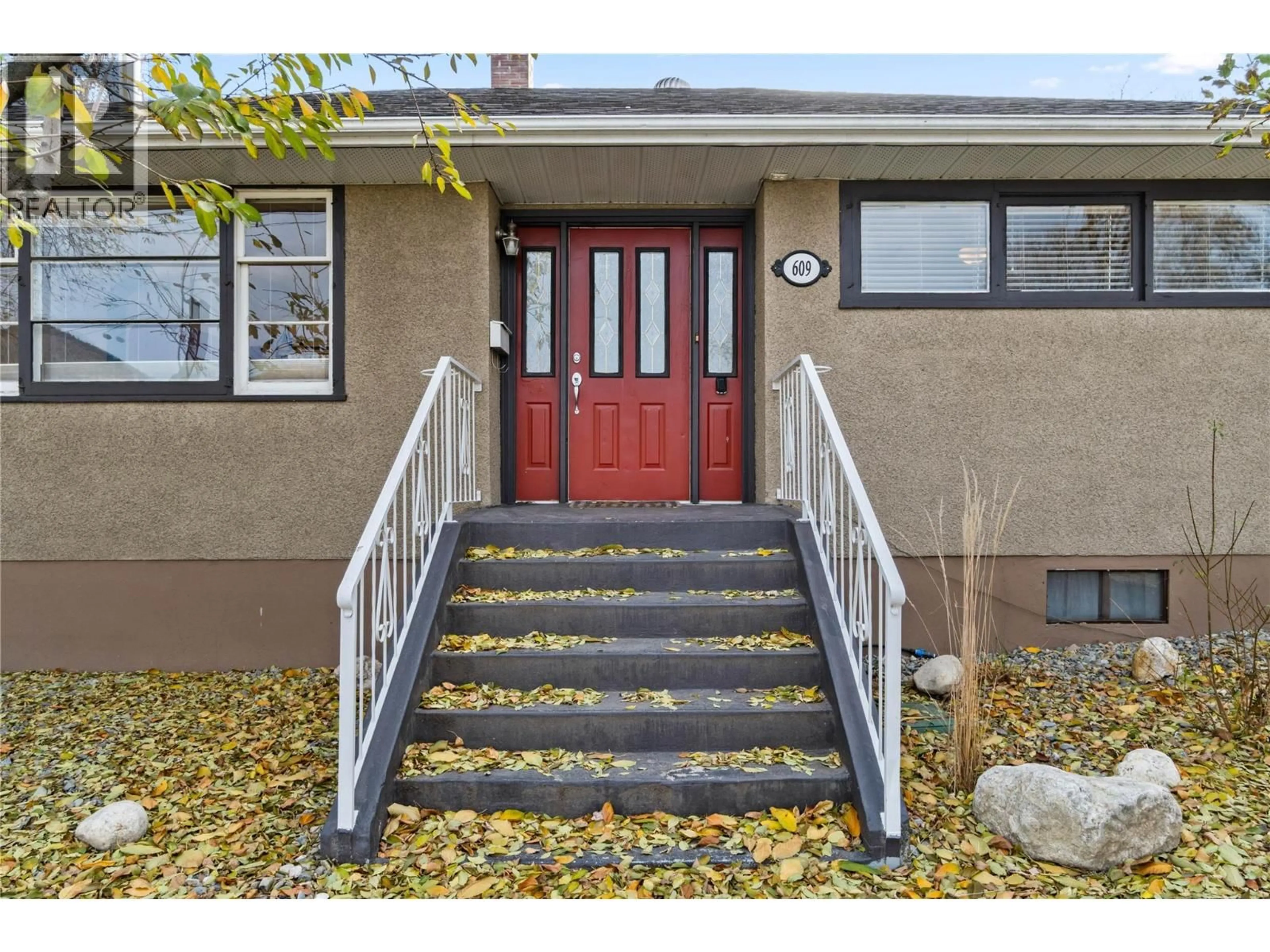 Indoor entryway for 609 DOUGLAS STREET, Kamloops British Columbia V2C3C4